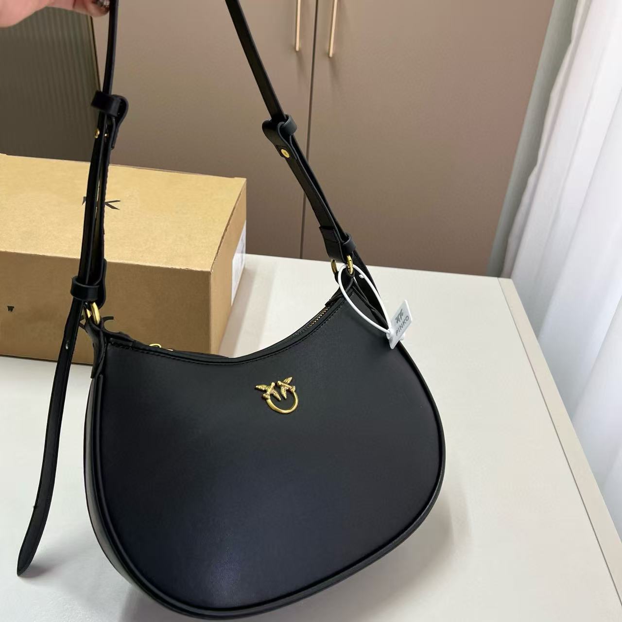 Women's Chain Swallow Wine God Genuine Leather Embossed Flying Bags