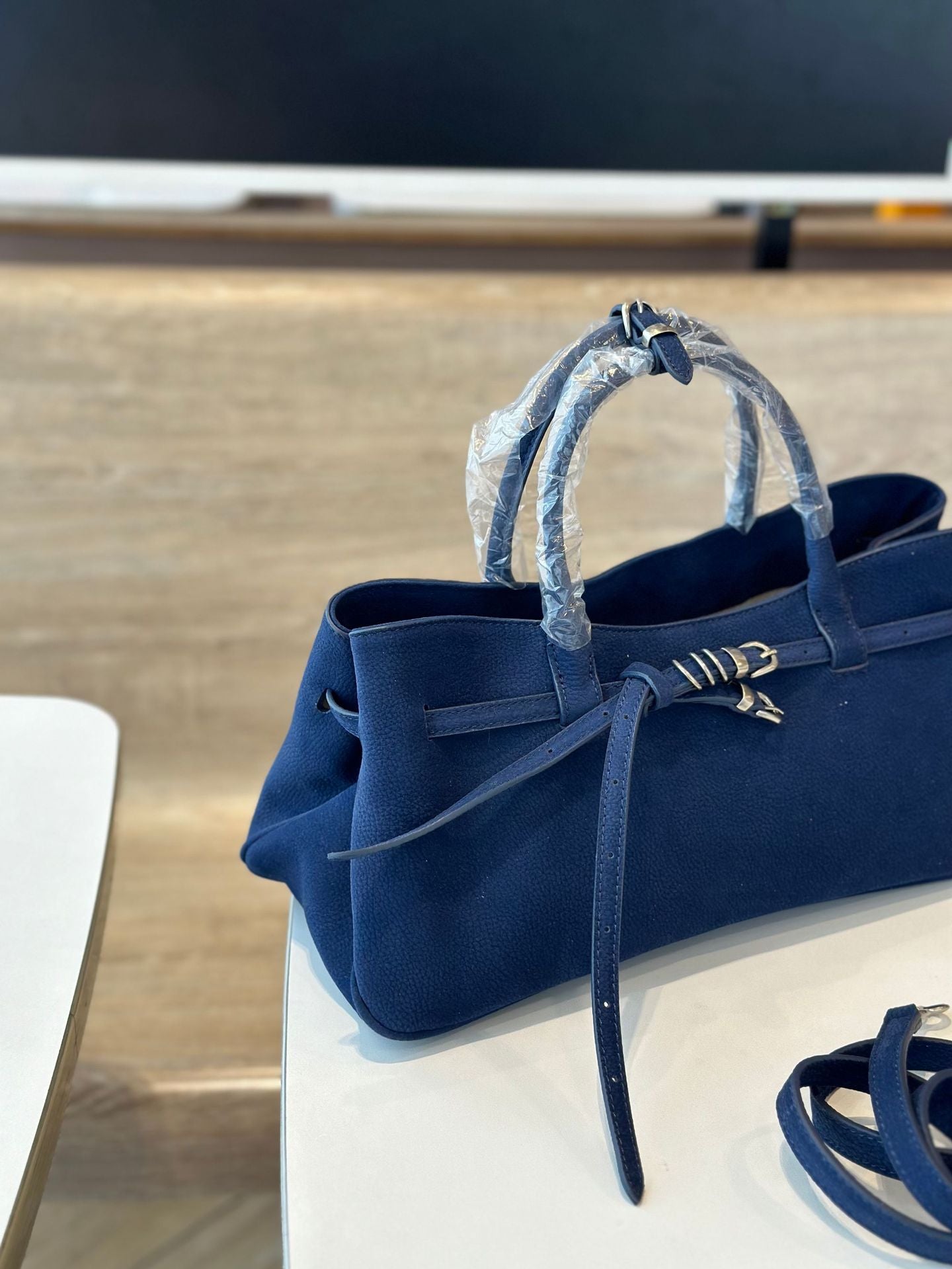 Design Vintage Genuine Leather Frosted Suede Women's Handbag