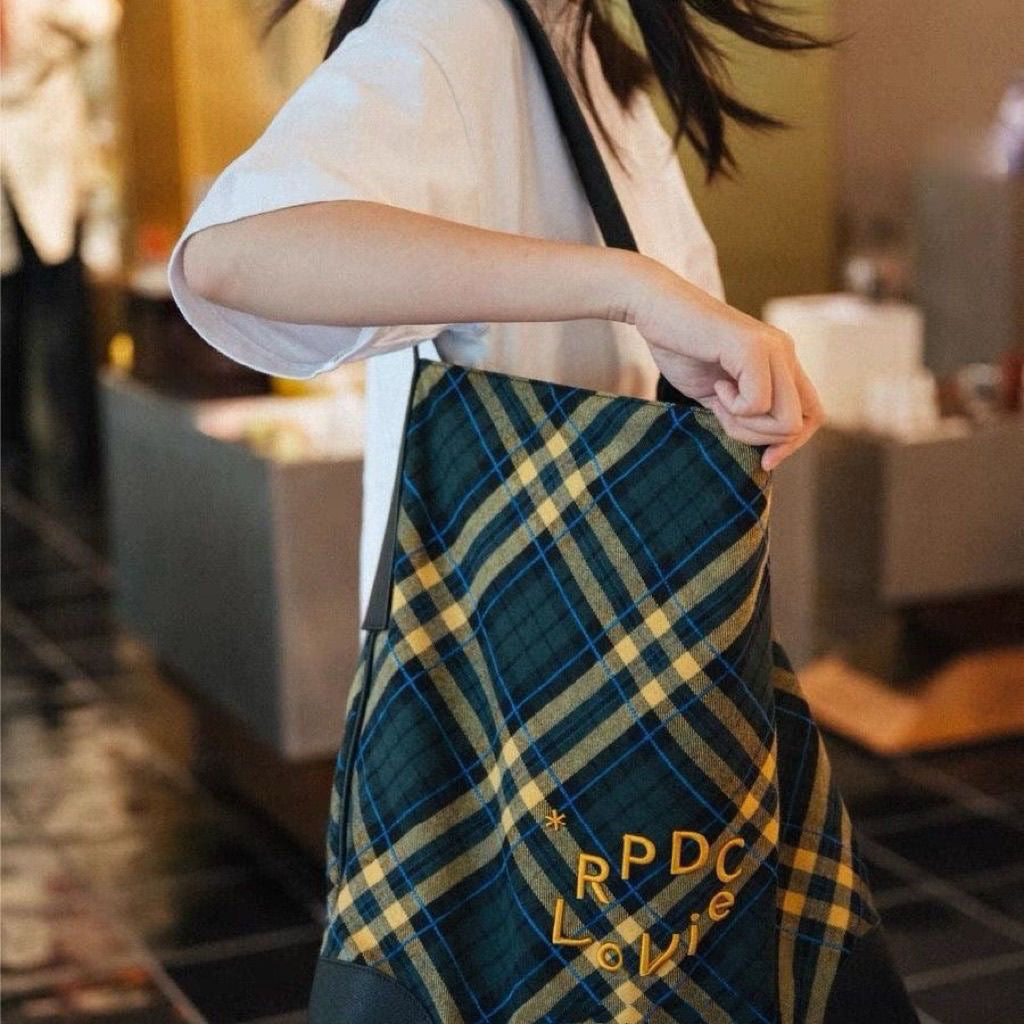 Song Canvas Retro Plaid Letter Embroidery Large Capacity Commuter Tote Bag