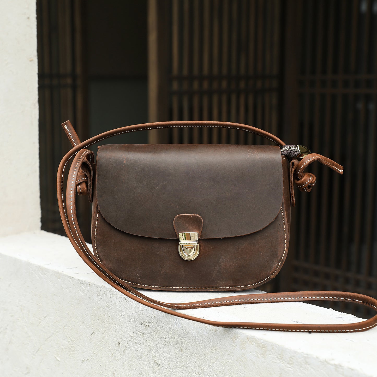 Women's Crazy Horse Leather Retro Embossing Fashion Women's Messenger Bag