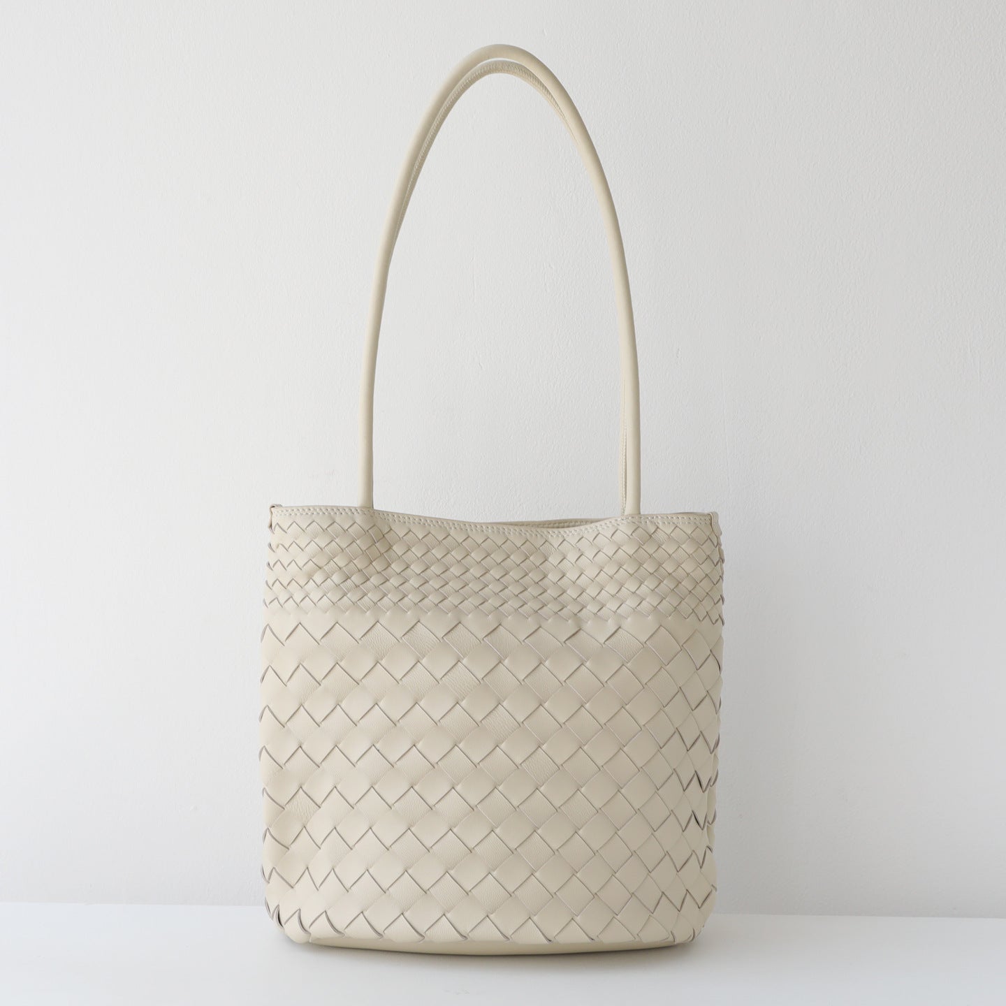Women's High-grade Sheepskin Woven Design Commuter Large Shoulder Bags