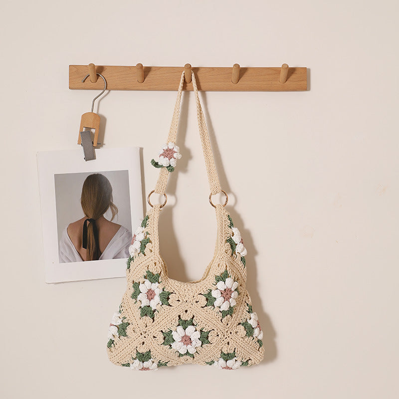 Versatile Large Capacity Flowers Straw Vacation Women's Shoulder Bag