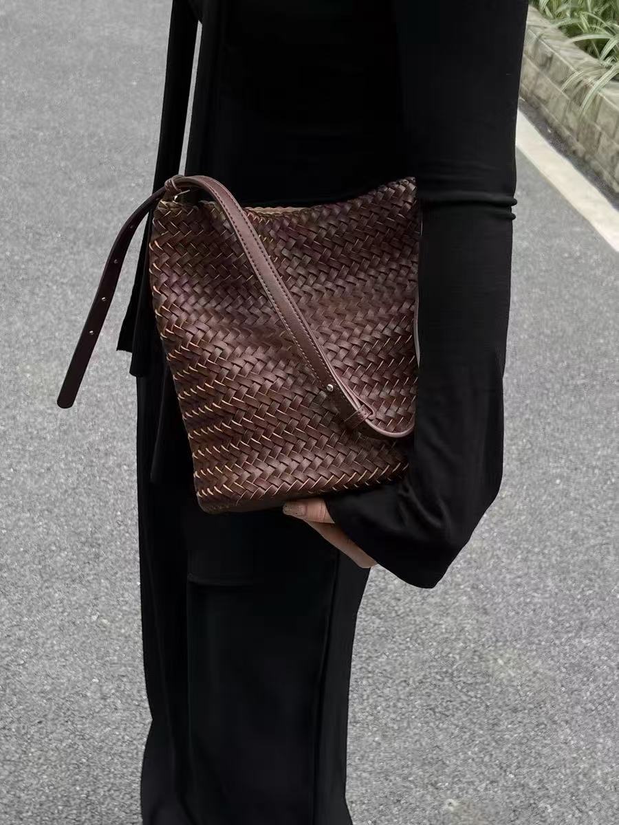 High-grade Leather Handmade Woven Retro Style Women's Shoulder Bag