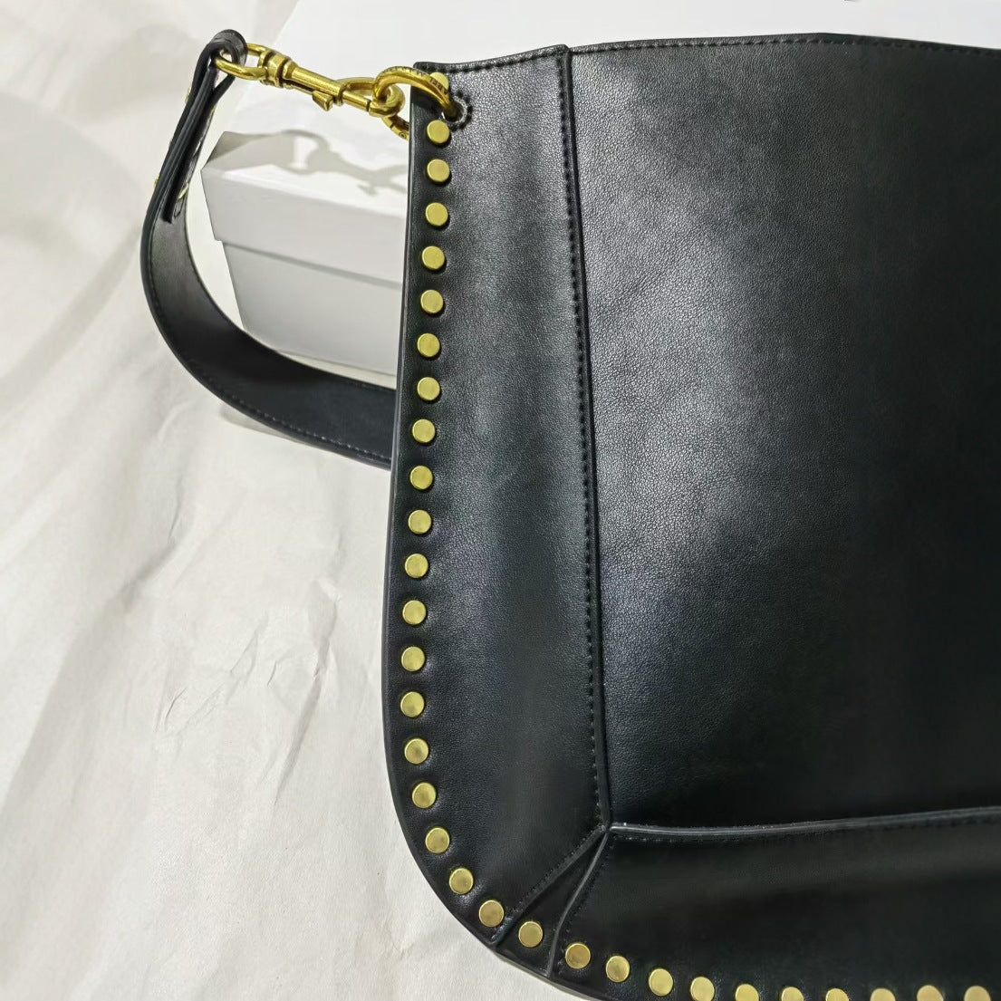 Innovative Moon Classic Rivet Fashion Retro Women's Shoulder Bag