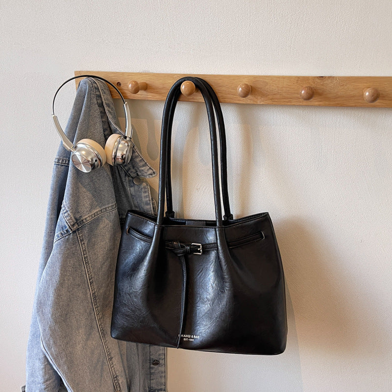 Women's Retro Fashion Underarm Commuter Large Capacity Women's Shoulder Bag