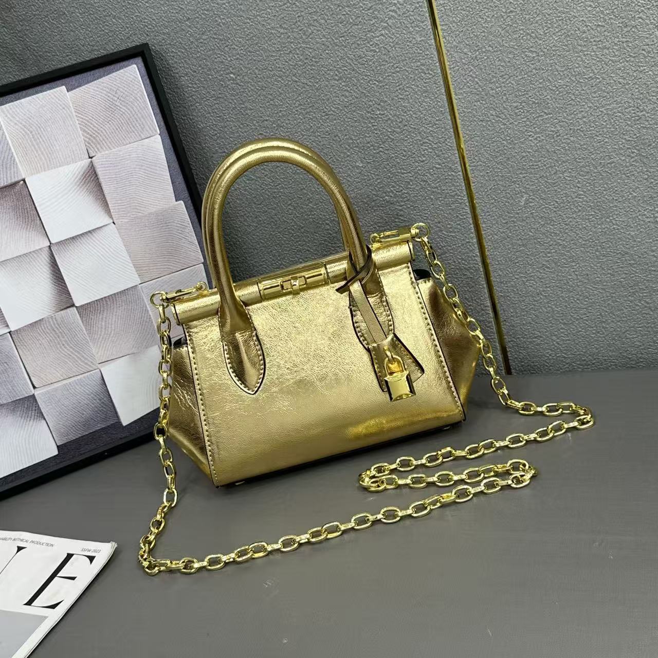 Women's Fashion Chain High Sense Versatile Light Women's Handbag