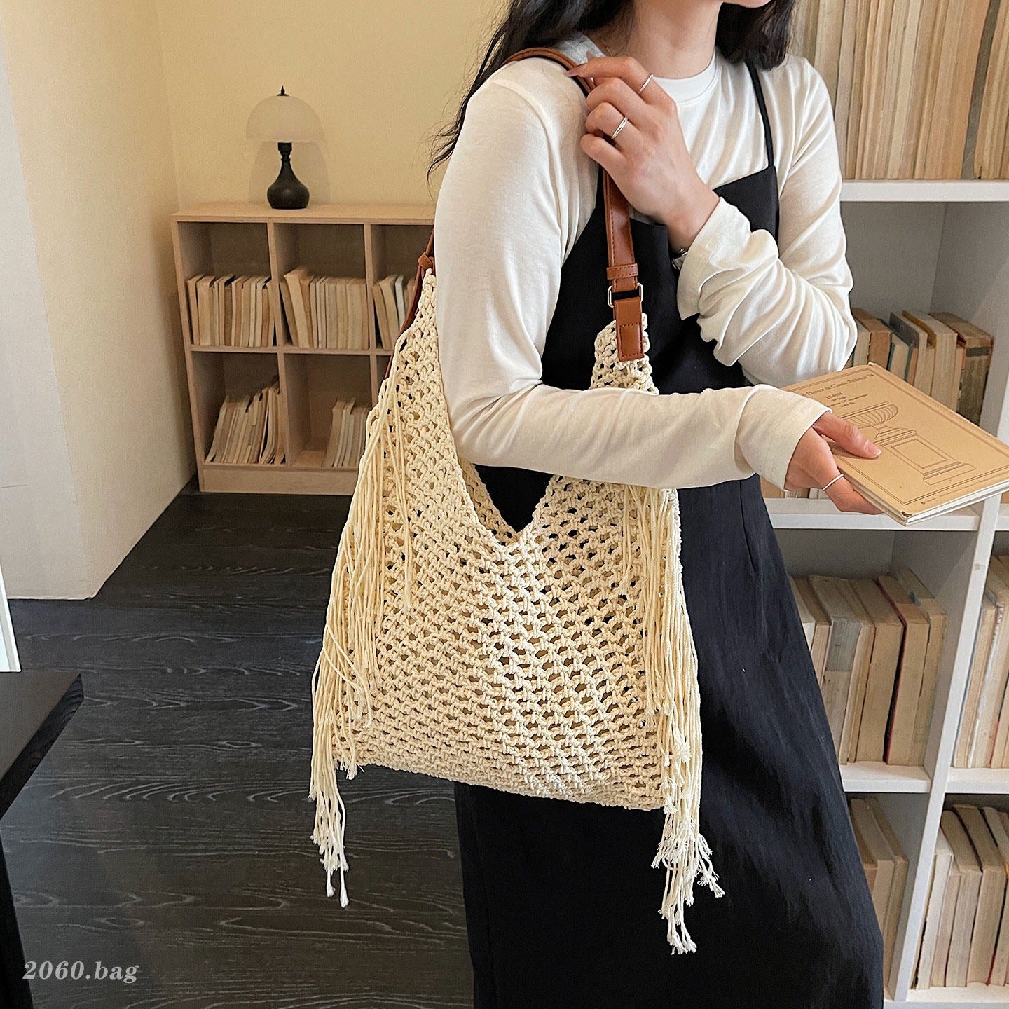 Hollowed Style Popular Handmade Female Tassel Large Capacity Shoulder Bags