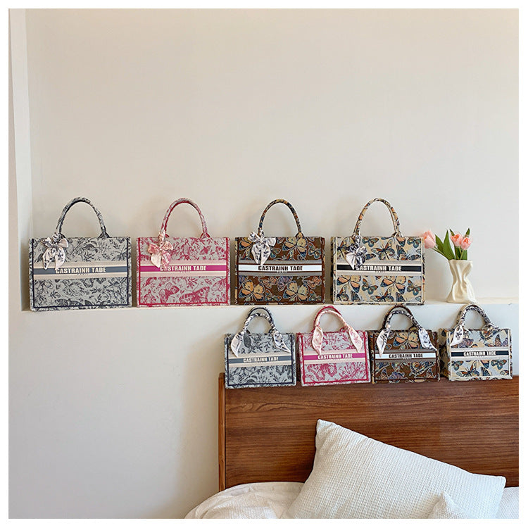 Fashionable Large Autumn Retro Printed Embroidered Women's Shoulder Bag