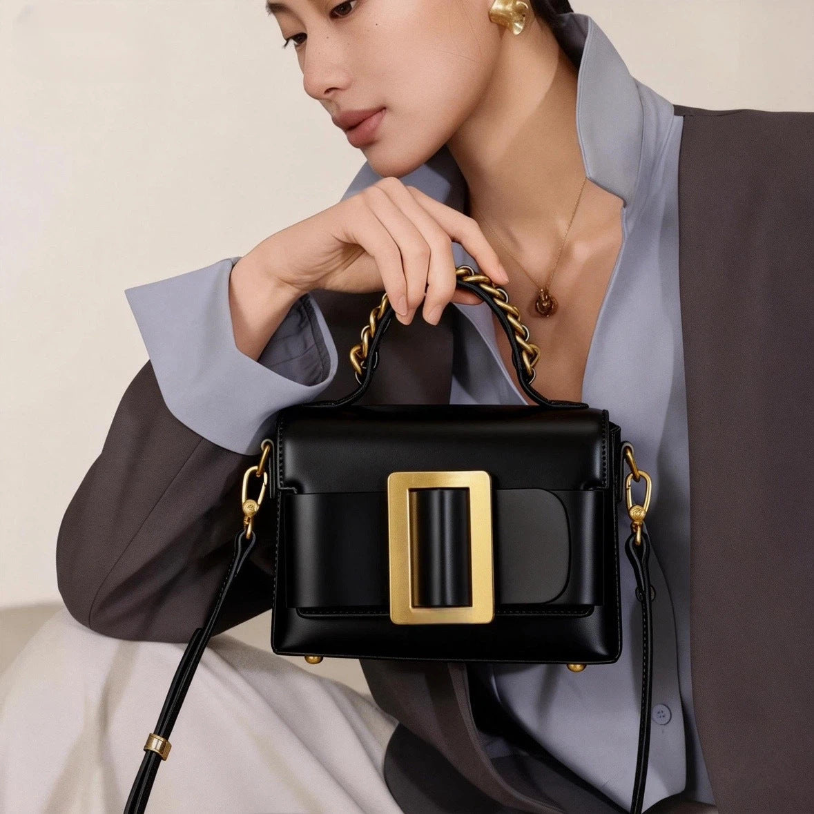 Innovative Women's Niche Metal Chain Design Handbags