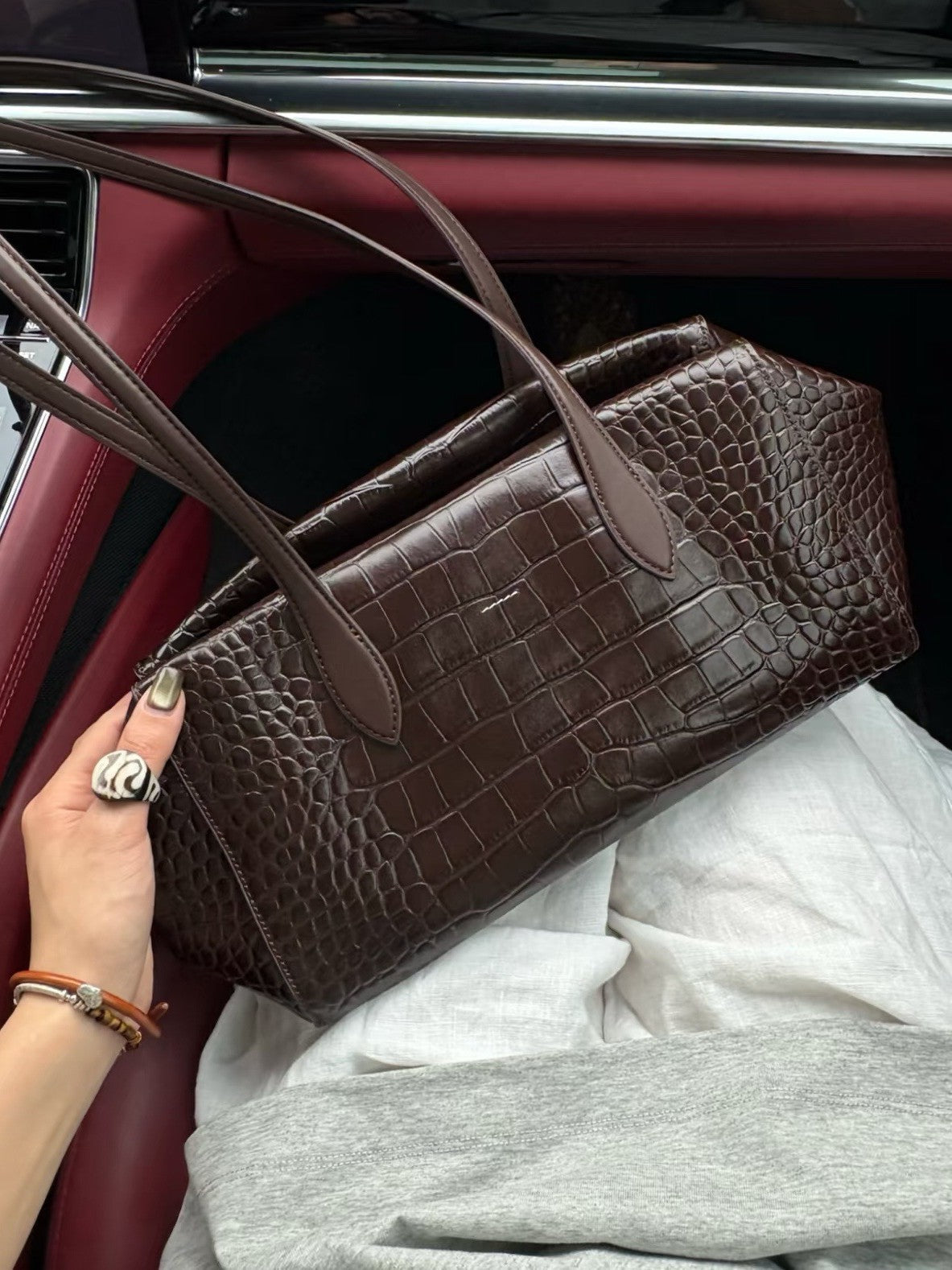 Women's First Layer Crocodile Pattern Cowhide Classic Fashionable One Women's Shoulder Bag