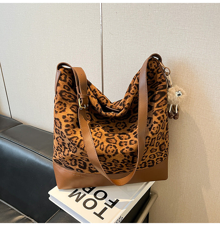 Women's Retro Minority Commuter Suede Fashion Large Capacity Bags