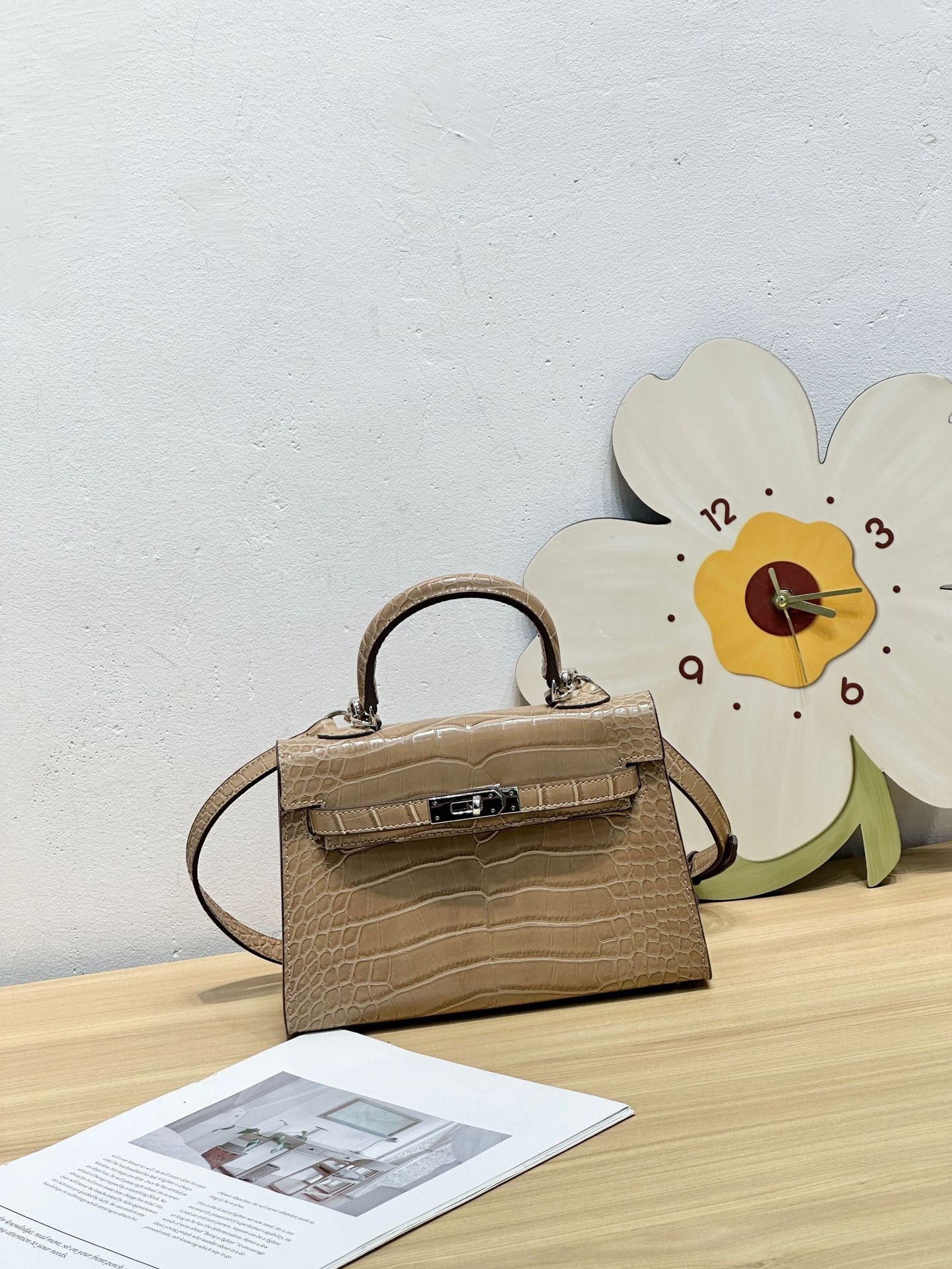 Women's Quality Crocodile Pattern Second Generation Kelly Fashion Candy Color Handbags
