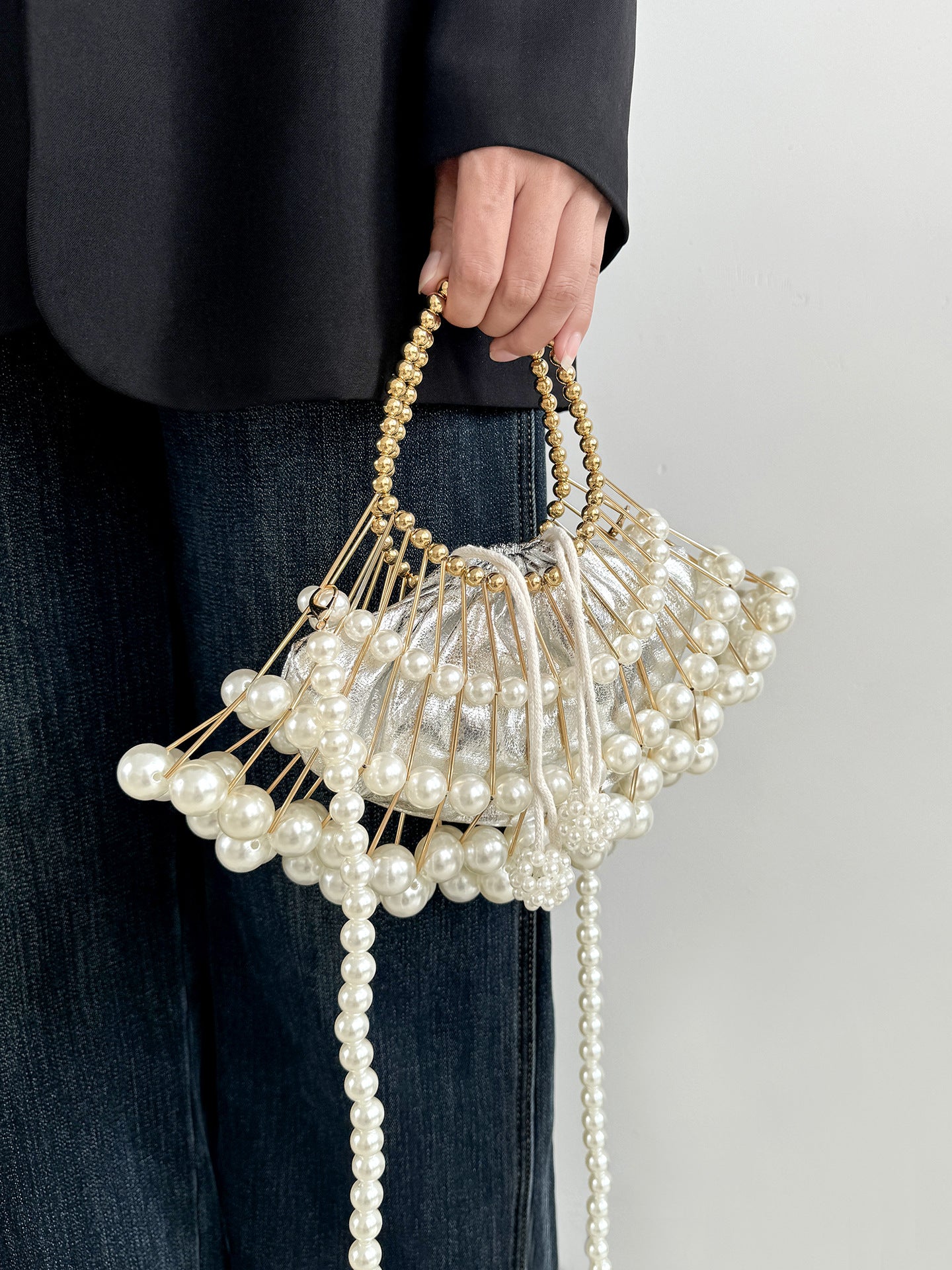 Women's Woven Hollowed Fan-shaped Shell Portable Dinner Pearl Bags