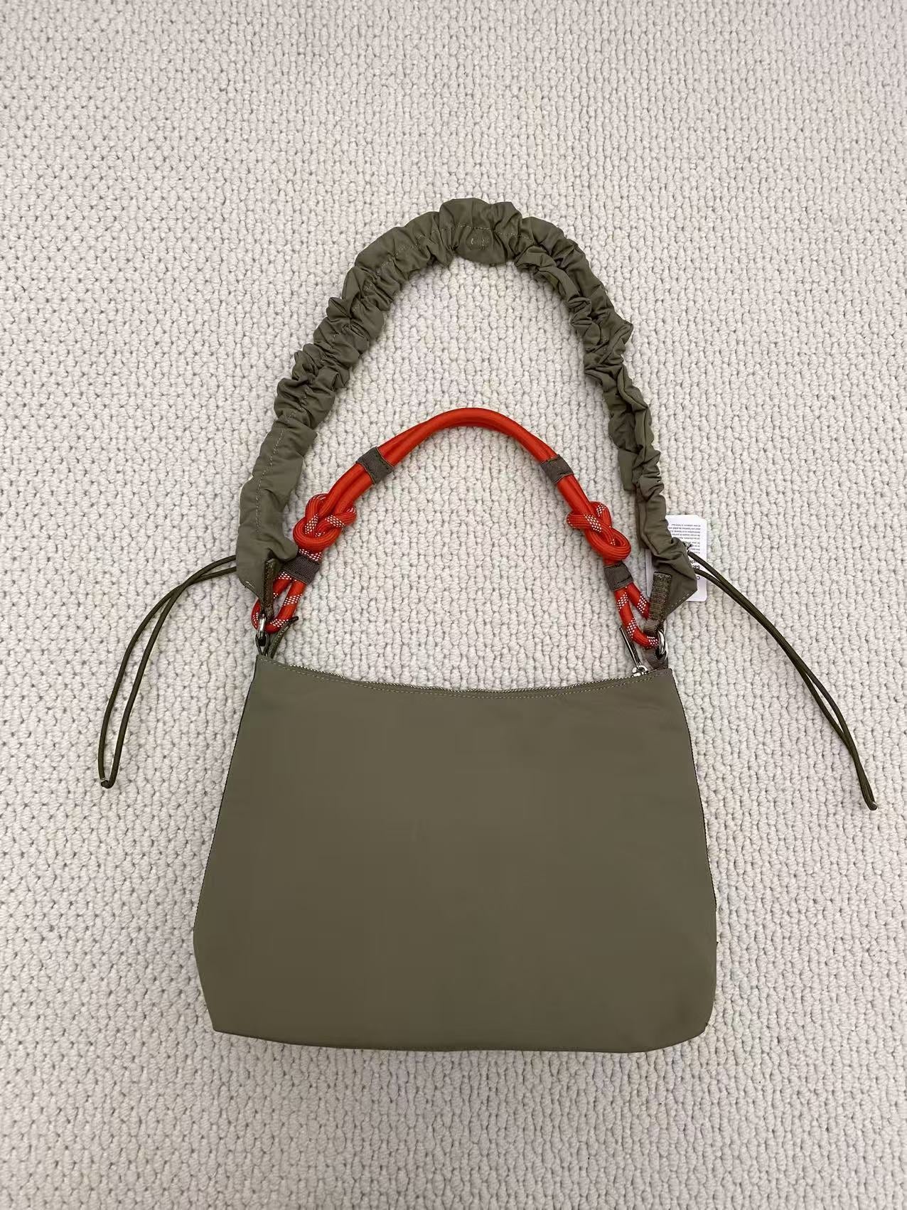 Popular Road Large Intestine Pleated Cloud Underarm Bag
