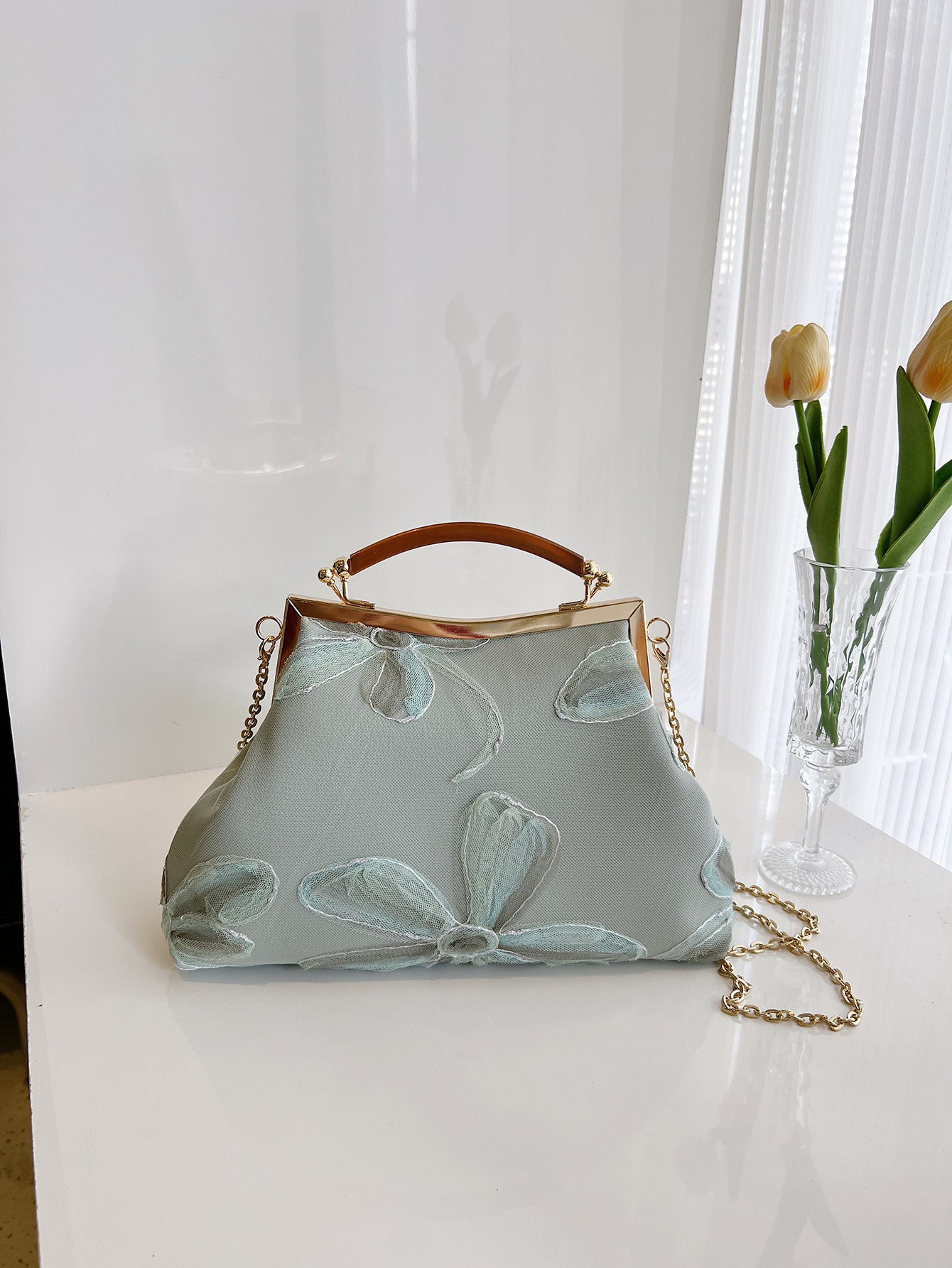 Women's Embroidered Chinese Style Retro Dinner Flower Portable Shell Coin Purses