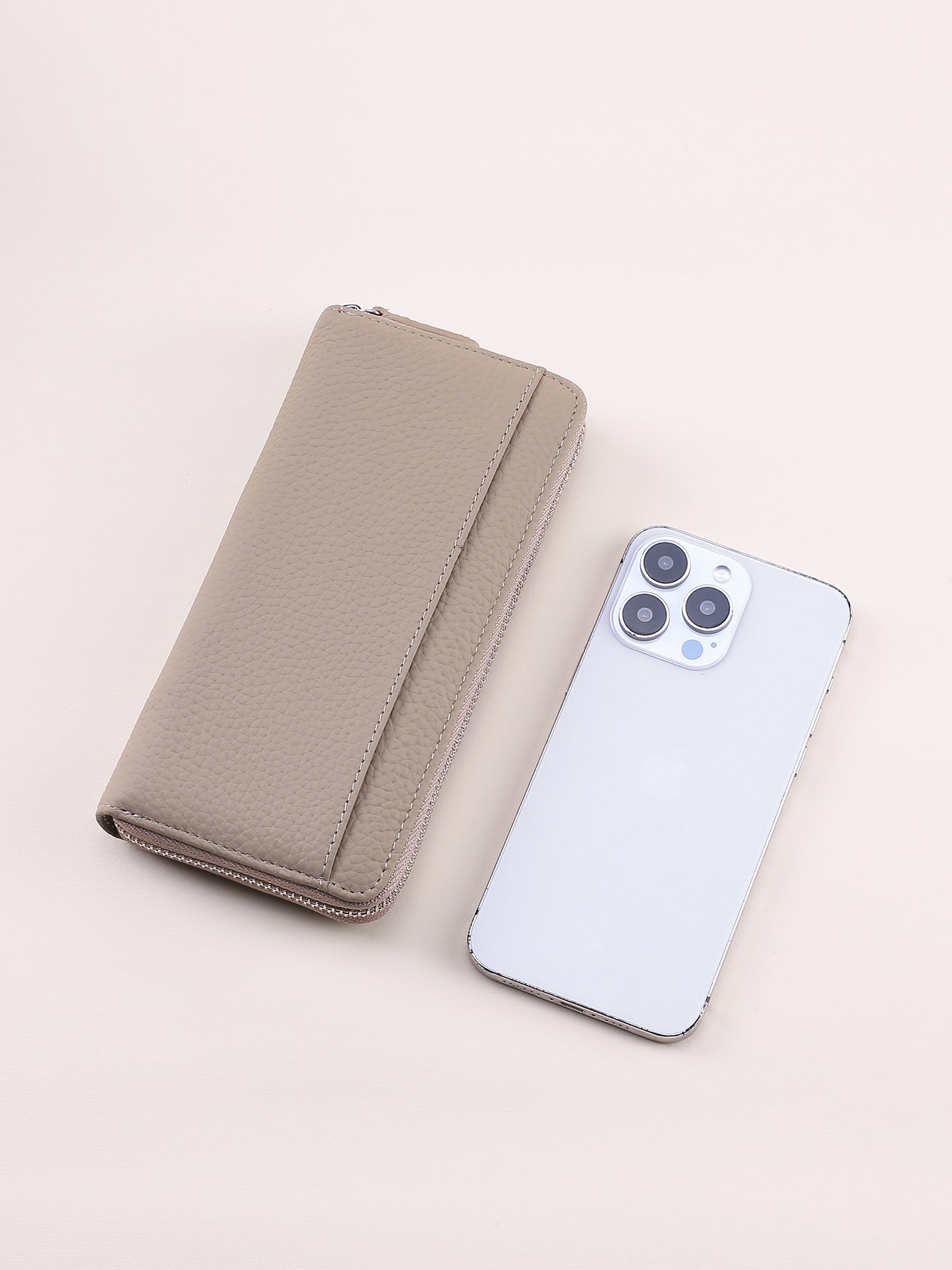 Women's & Men's Style Leather Long Multiple Slots Card Pack Card Sleeve