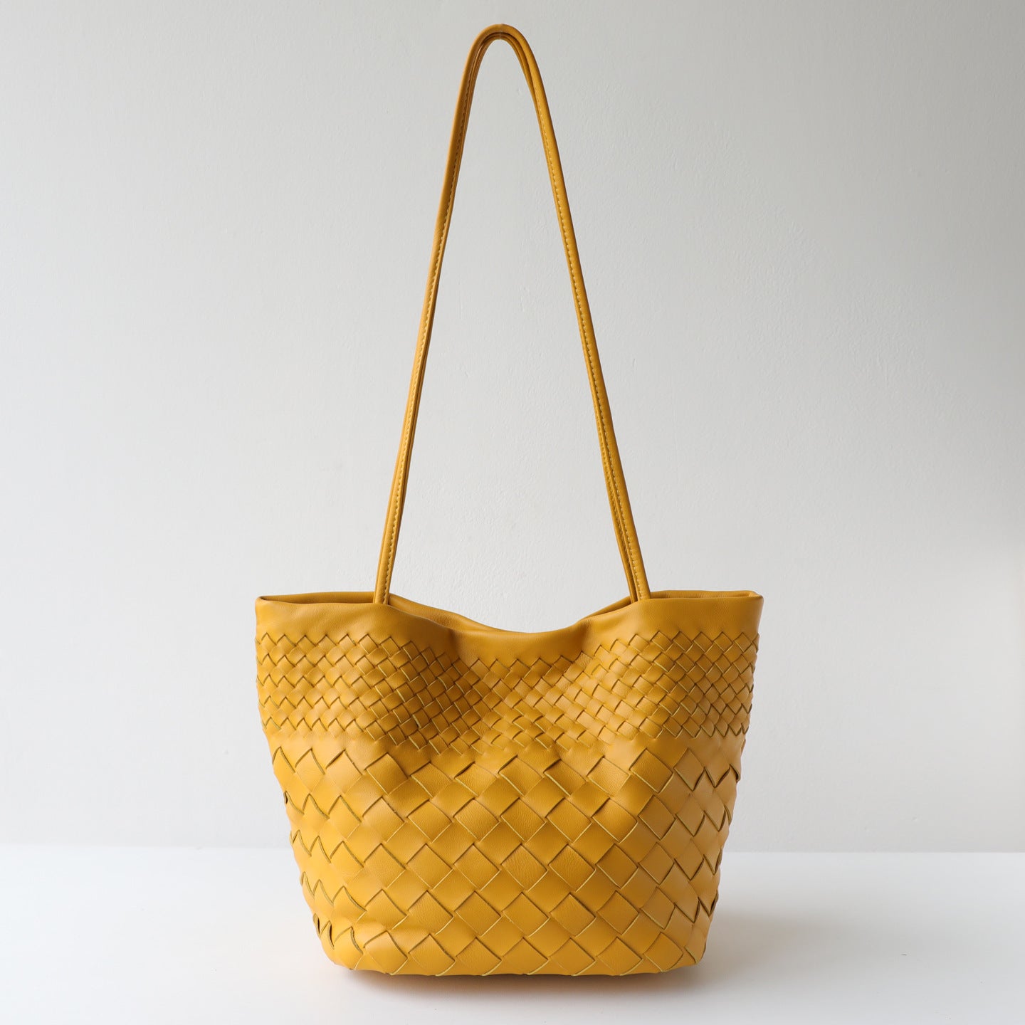 Women's Design Sheepskin Woven Underarm Literary Lazy Commuter Genuine Bucket Bag