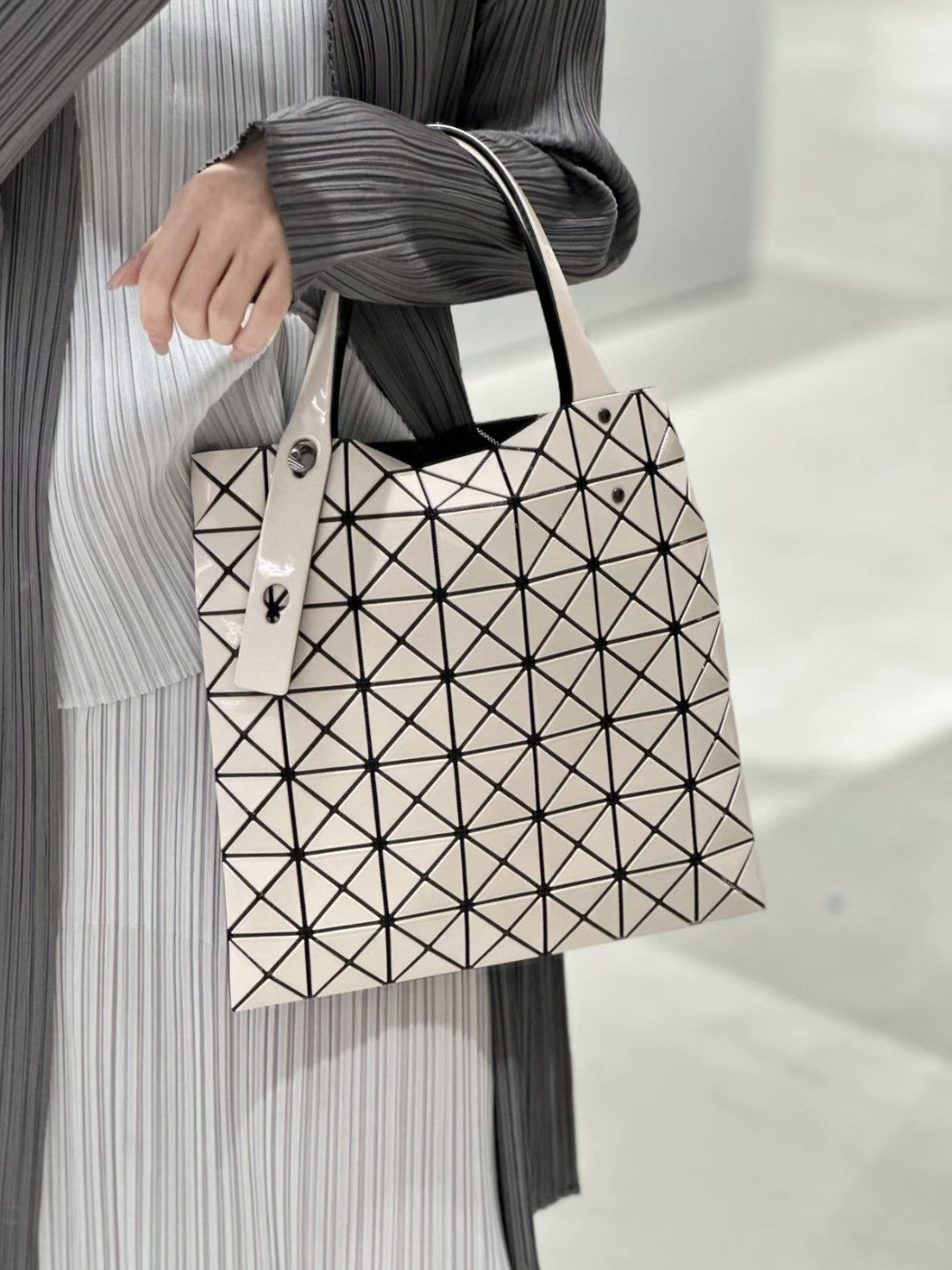 Women's Rhombus Seven Cells Matte Metal Color Tote Bag