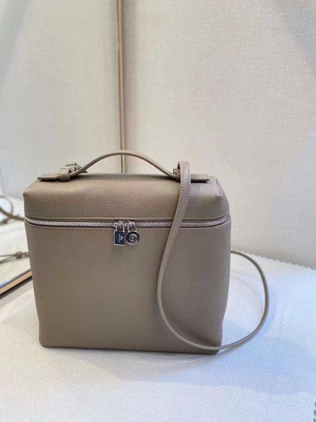 Glamorous Portable Genuine Leather Premium Simple Women's Backpack