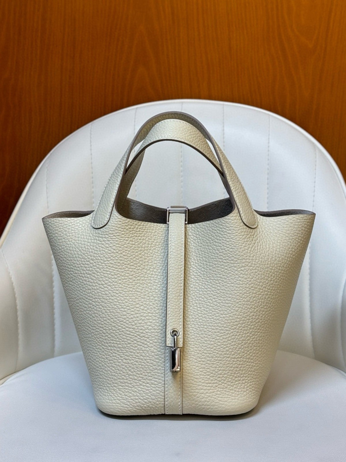 Women's Handmade Wax Line First Layer Cowhide Steel Hardware Vegetable Women's Handbag