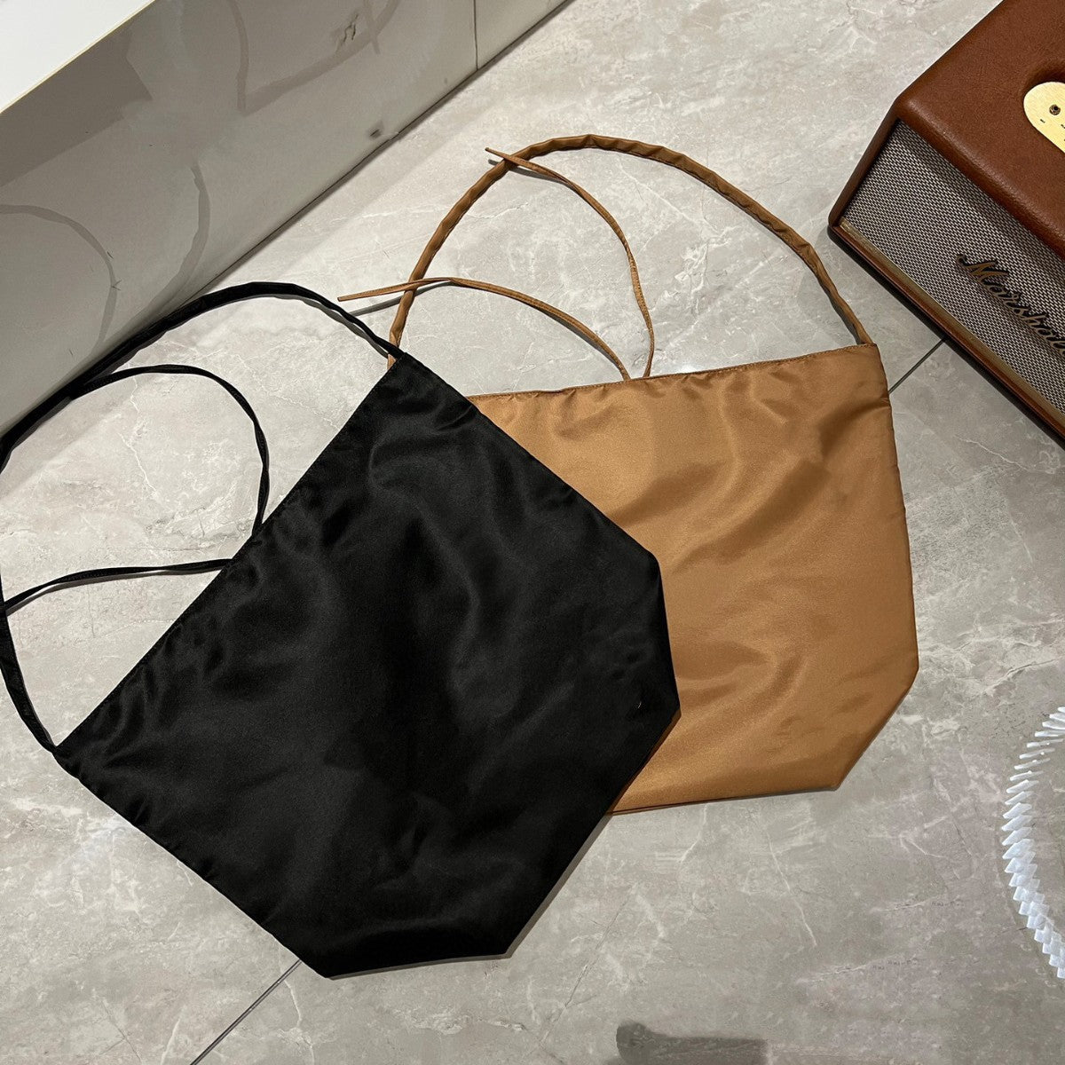 Nylon Niche High-grade Simple Large Capacity Commuter Female Bags