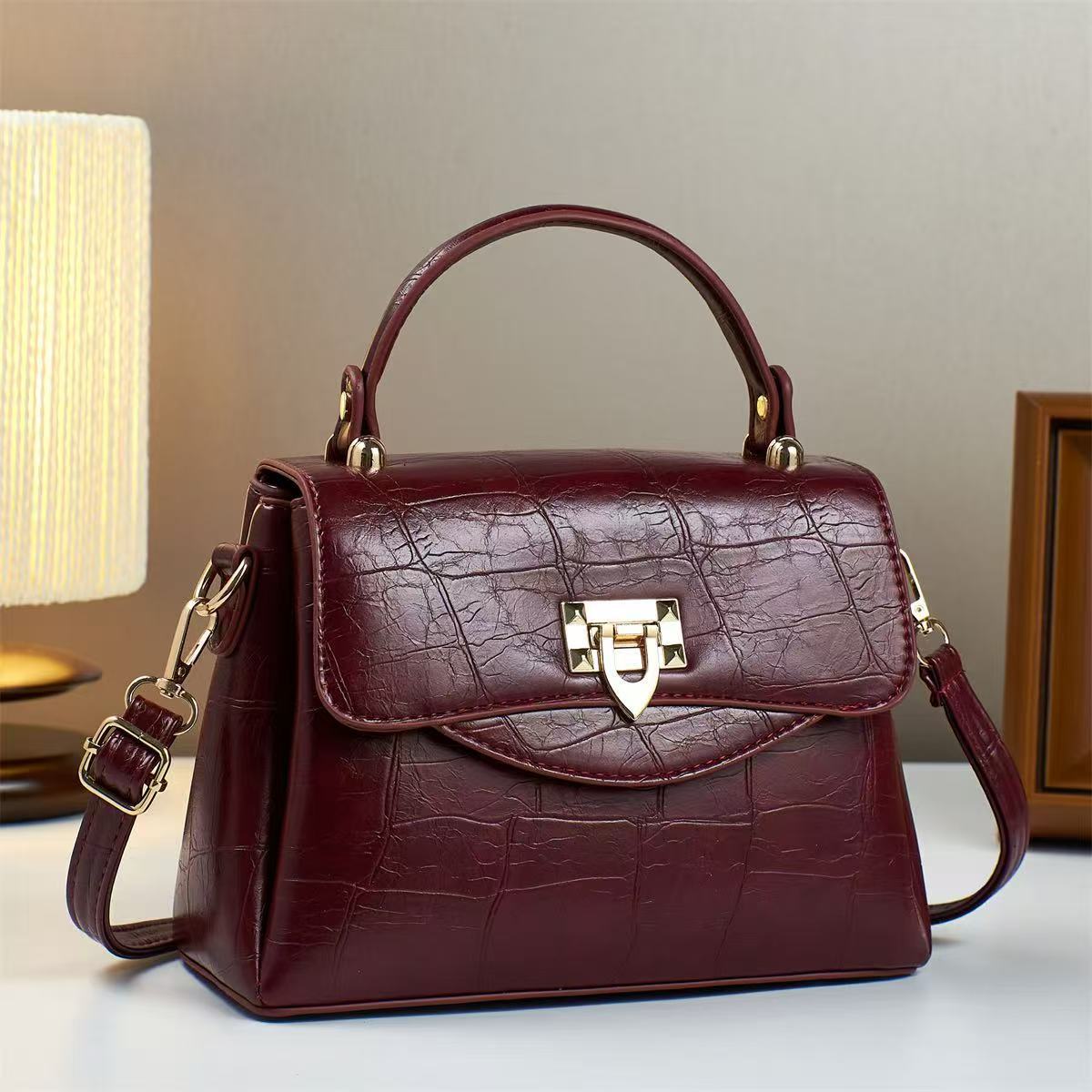 Women's Retro High-grade Fashionable Elegant Large Capacity Bags