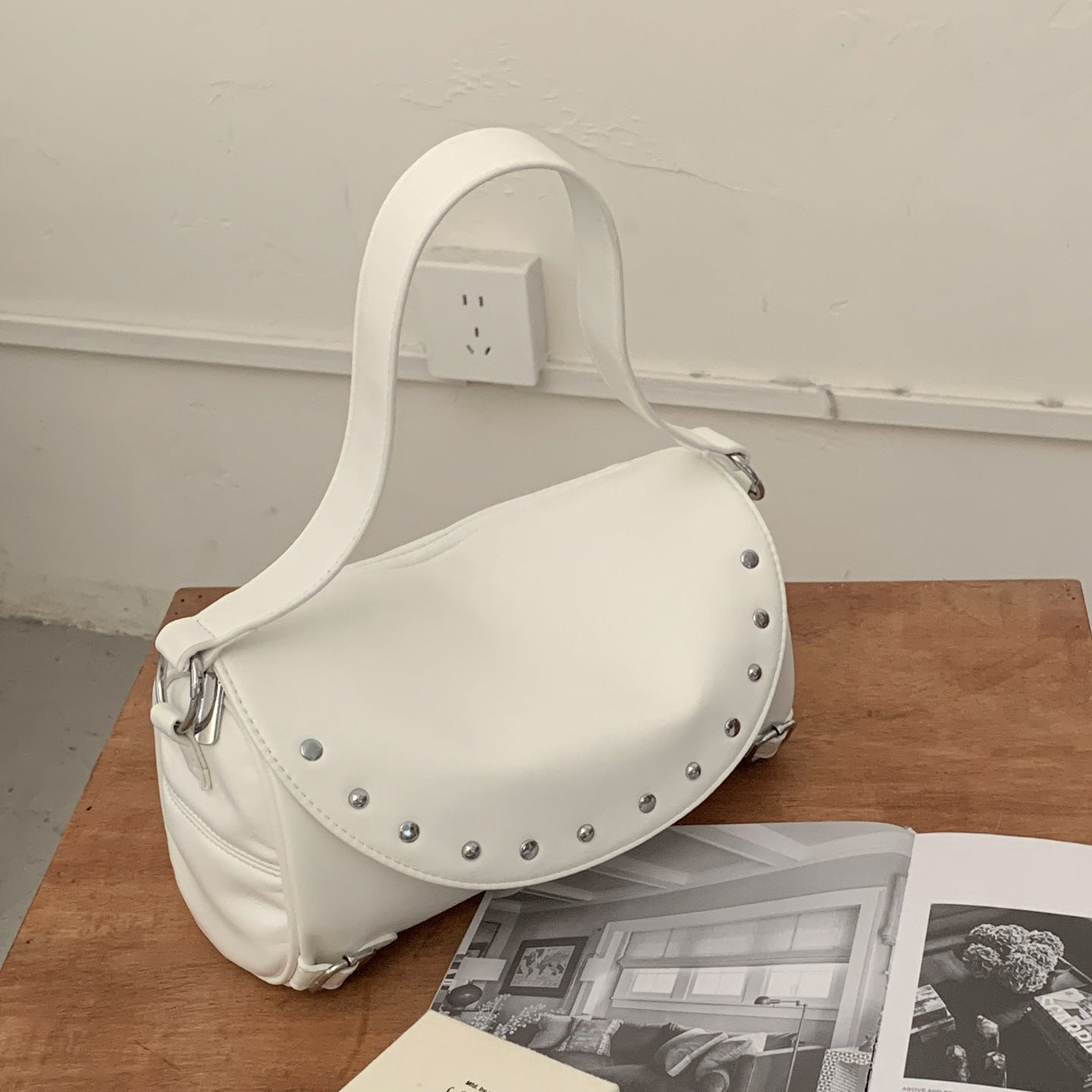 Women's Summer Niche Textured Simple Rivet Pillow Underarm Bag