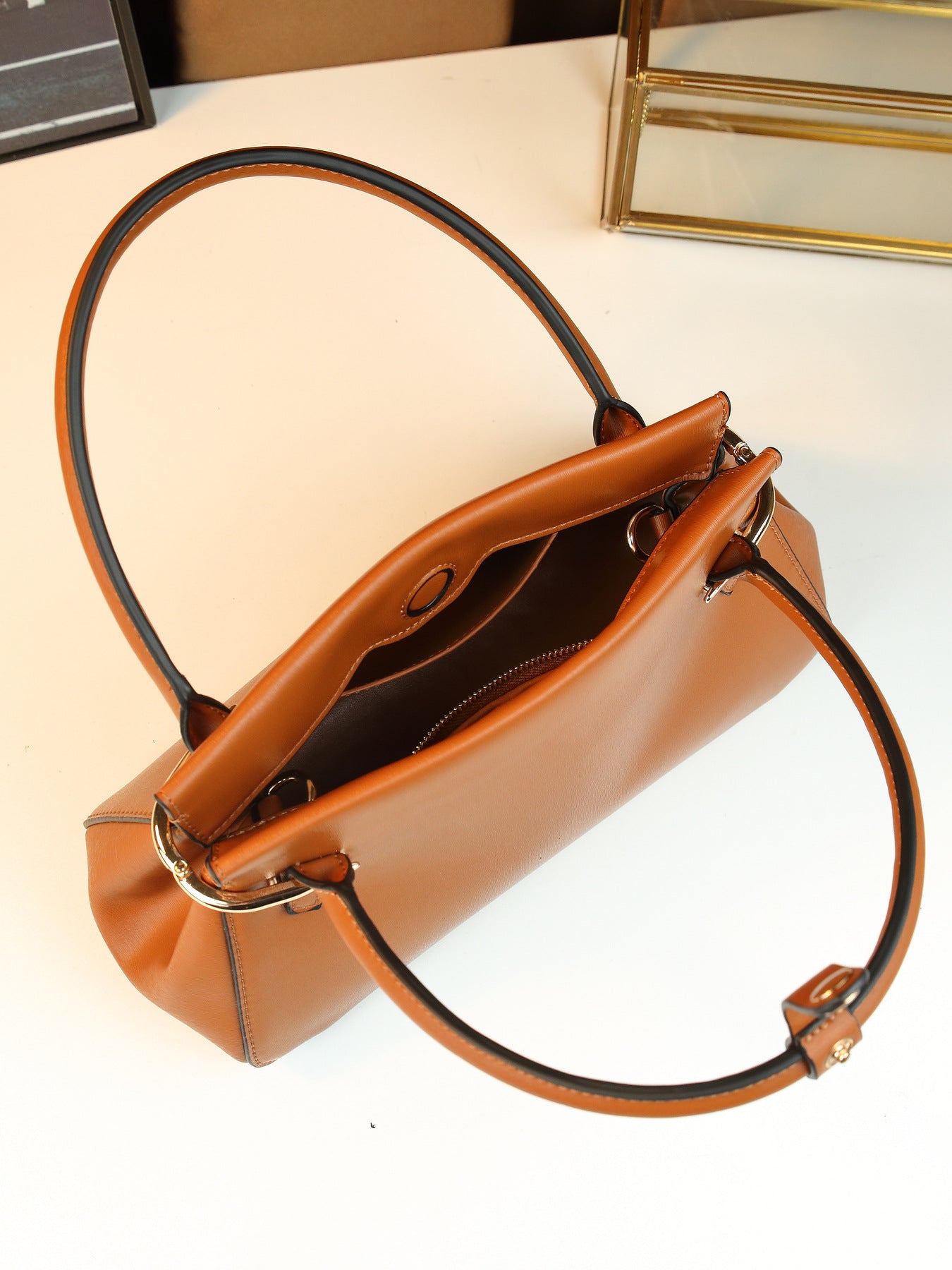 Women's Style Solid Color Pleated Portable Fashionable Women's Handbag