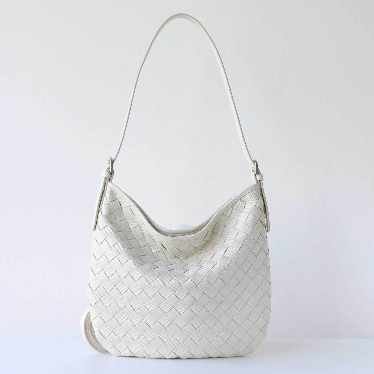 Women's High-grade Lightweight Woven Fashionable Leather Underarm Bag