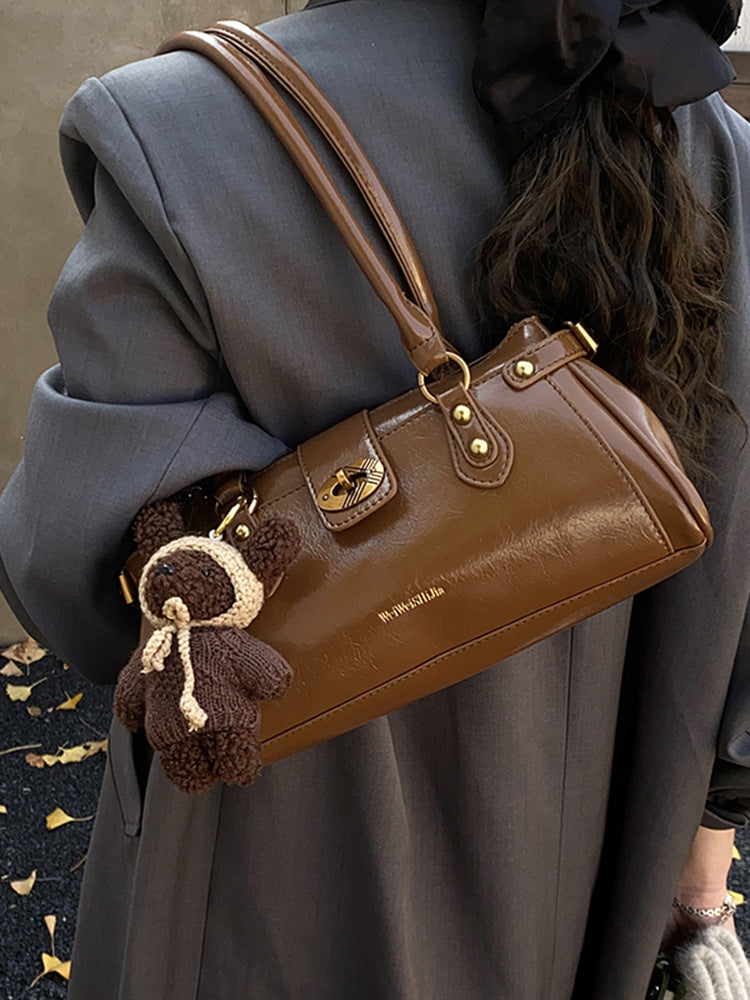 Trendy Fashionable Retro Oil Wax Leather Underarm Minority Temperament Bags