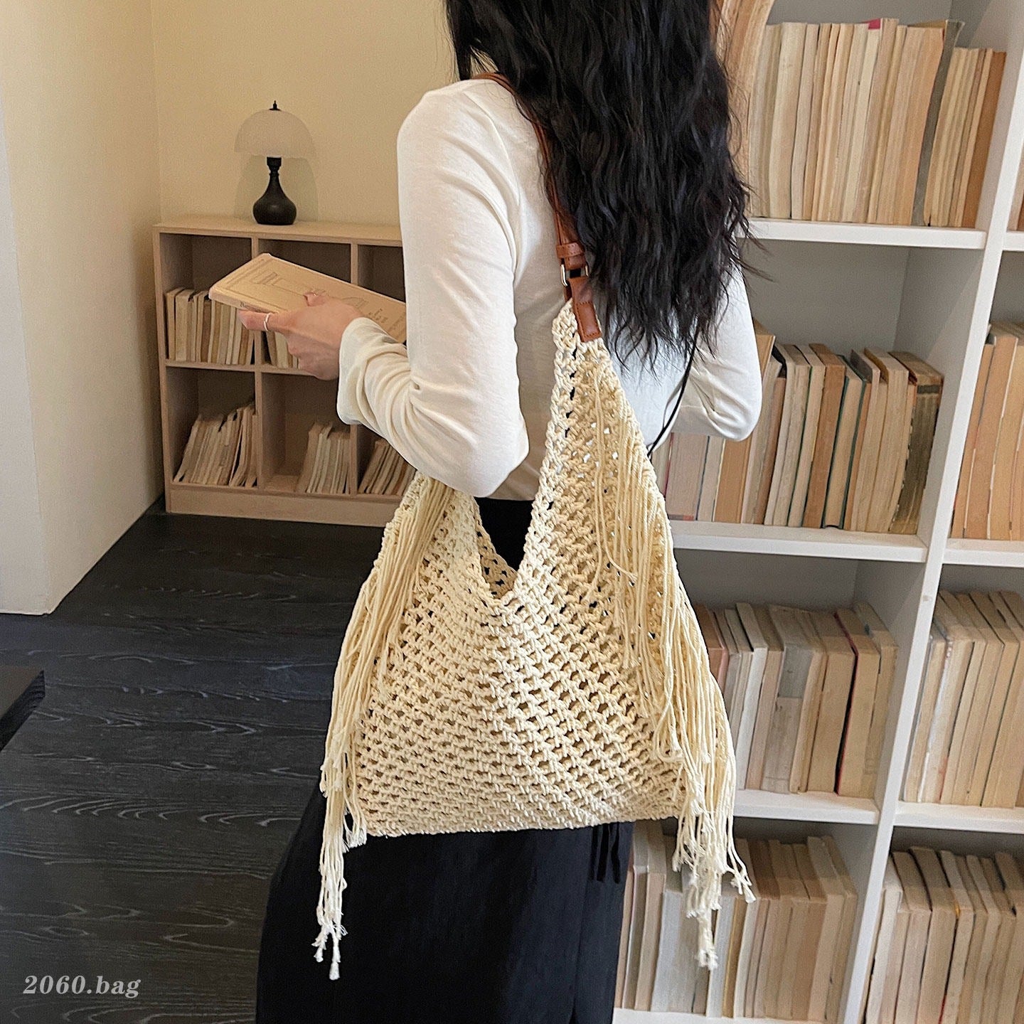 Hollowed Style Popular Handmade Female Tassel Large Capacity Shoulder Bags