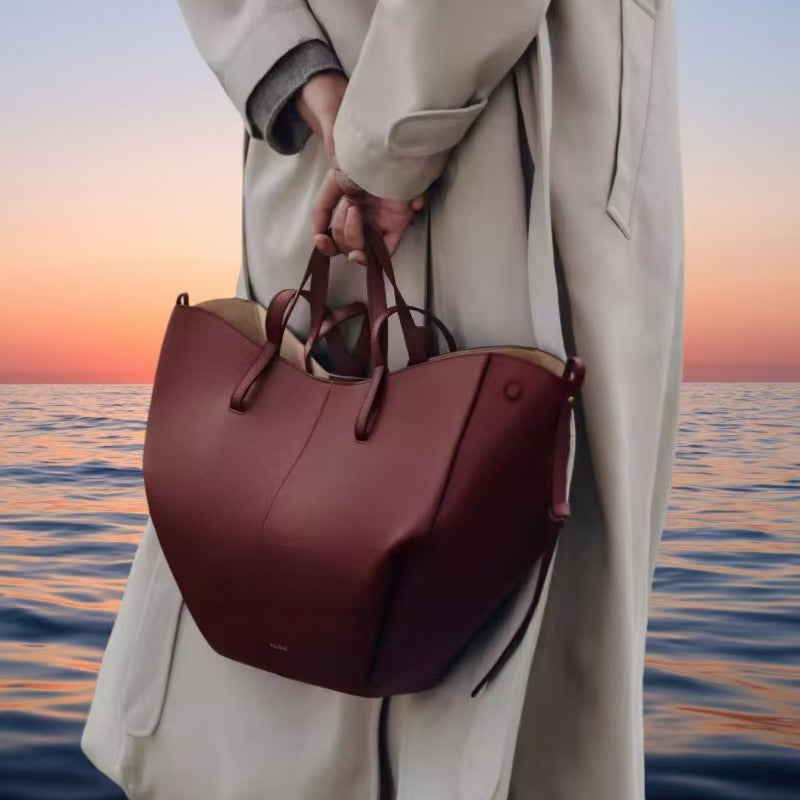 Trendy Women's Wings Portable Simplicity Commuter Handbags