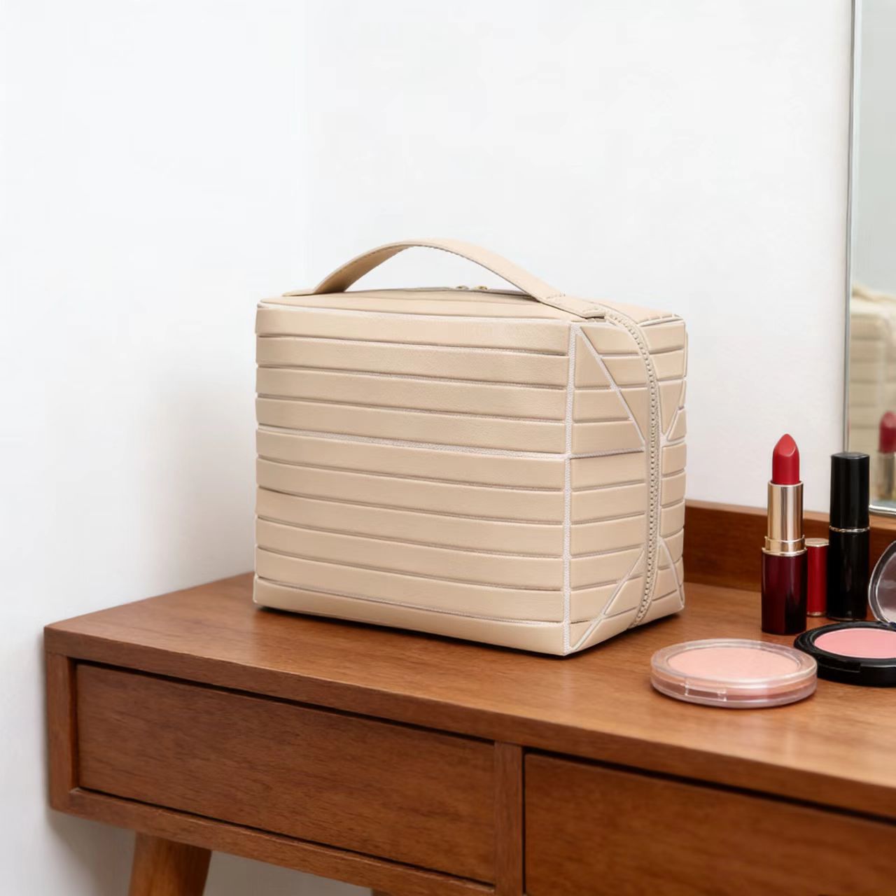 Practical Large Capacity Beautiful Storage Commuter Striped Three-dimensional Makeup Bag