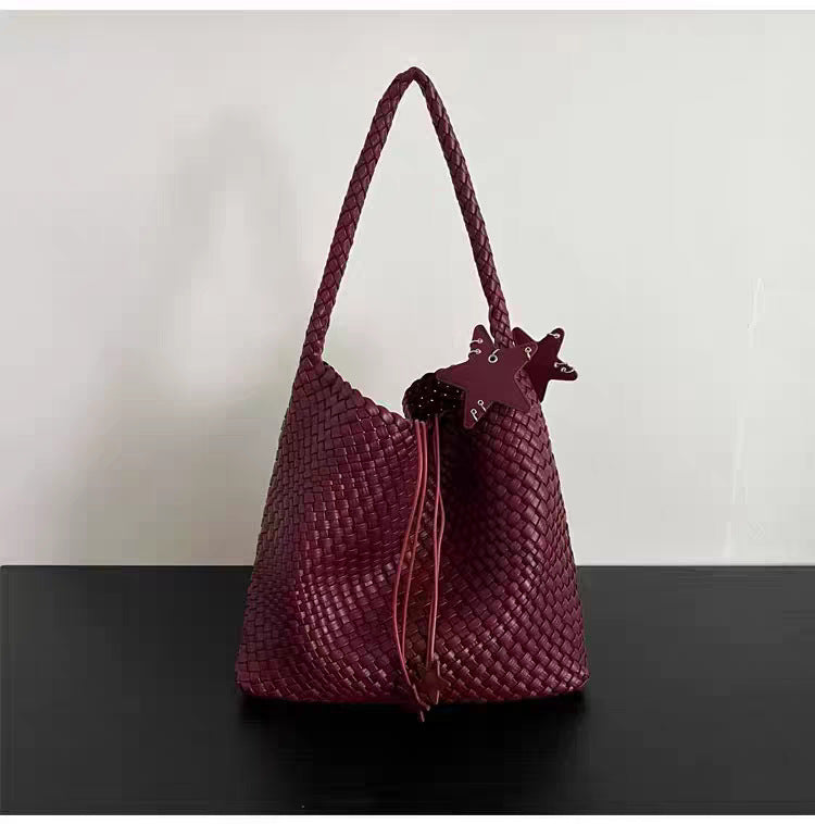 Women's Hand-woven Underarm High-grade Sensitive Hand-held Fashion Bags