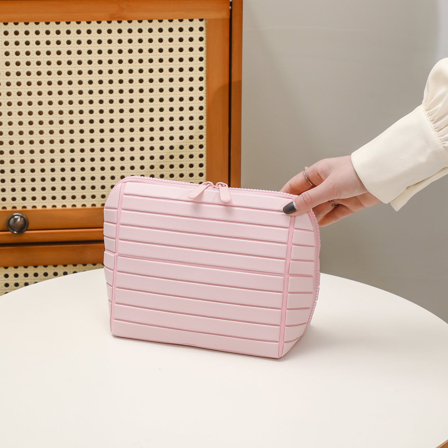 Capacity Partition Portable Outing Skin Care Cosmetics Makeup Bag
