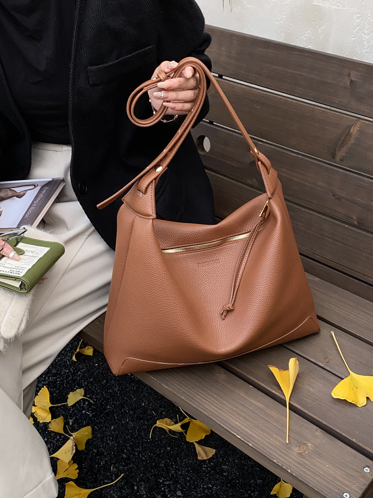 Women's Portable Large Capacity Commuter Simple Versatile Zipper Bags