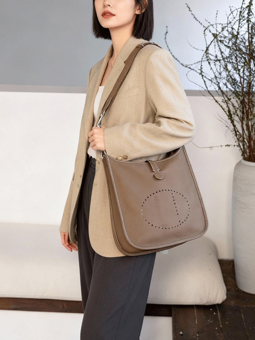 Women's First Layer Cowhide Large Capacity Hollow Bags