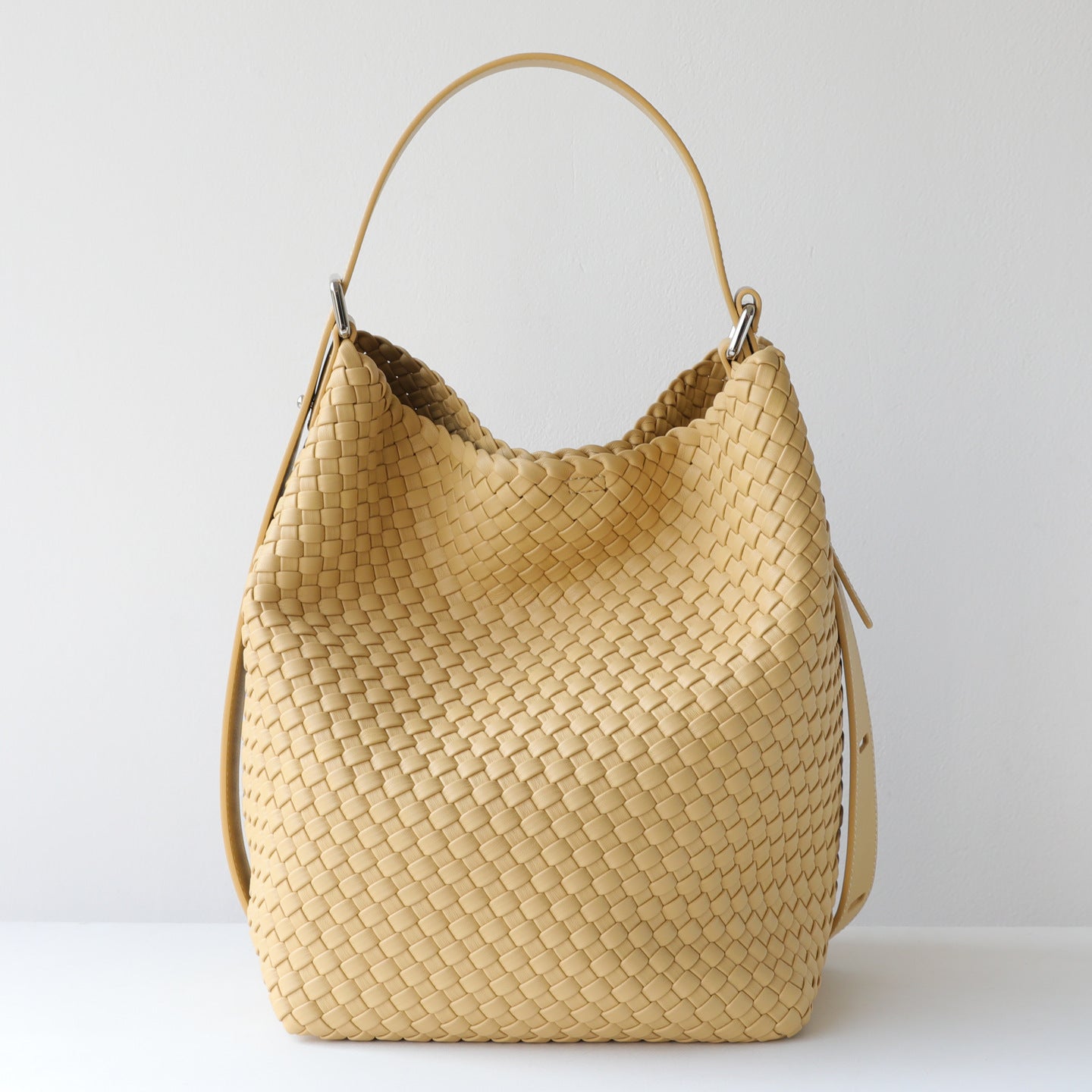 Simple Niche Hand-woven Loose Commuter Large Bucket Bag