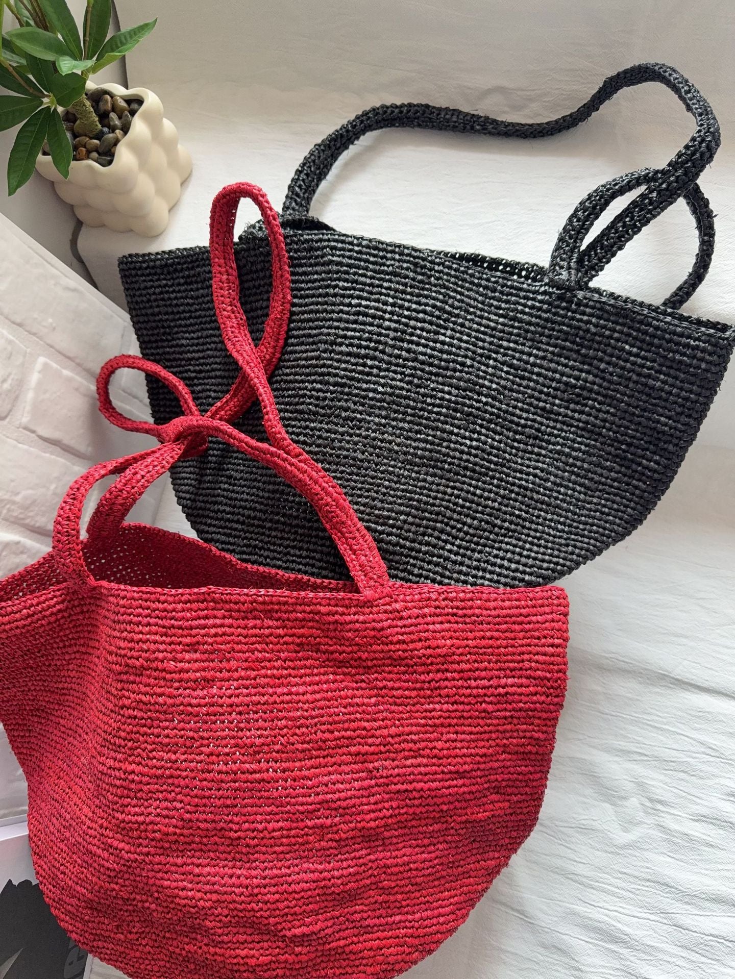 Women's Simple Elegant Handmade Straw Natural Raffia Versatile Large Capacity Women's Messenger Bag