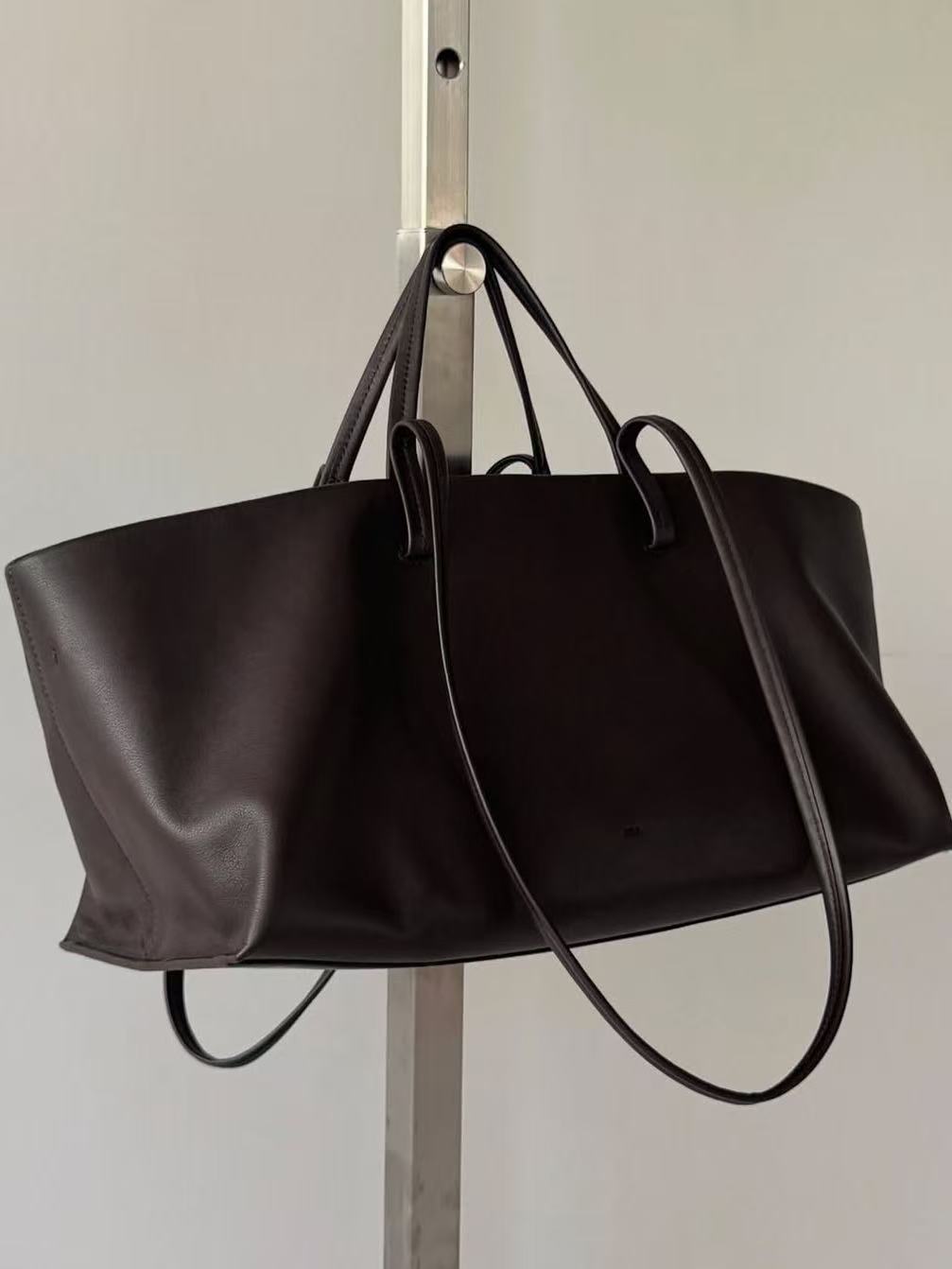 Niche Retro Dark Minimalist Large Capacity Women's Shoulder Bag