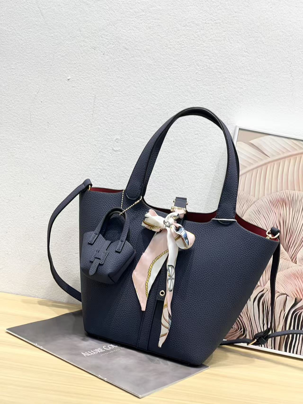 Women's Soft Leather Lychee Pattern Vegetable Basket Classic Women's Handbag