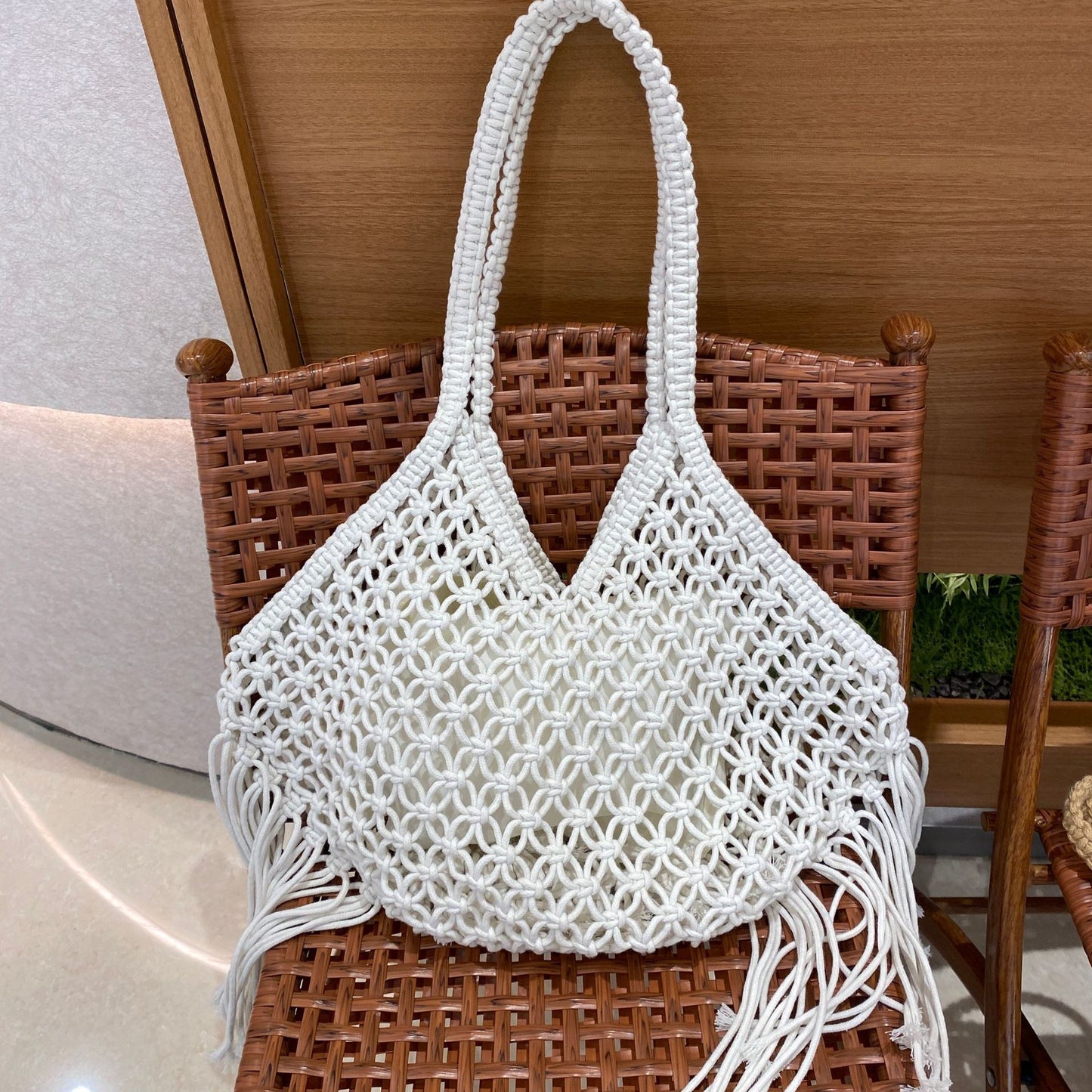 Women's Retro Hollow Hand-woven Summer Seaside Vacation Versatile Beach Niche Women's Shoulder Bag