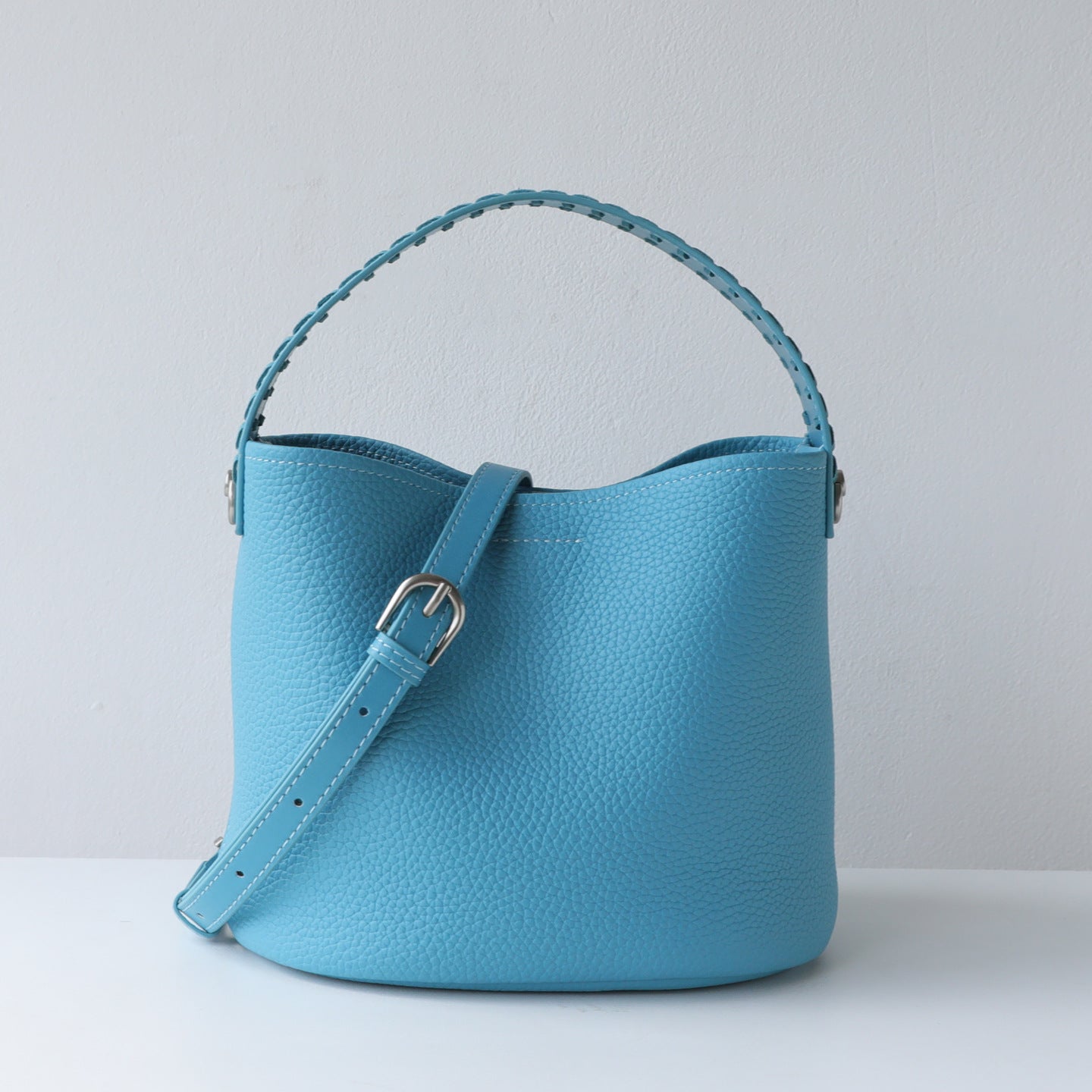 Simple Korean Style Weaving Decorative Portable First Layer Bucket Bag