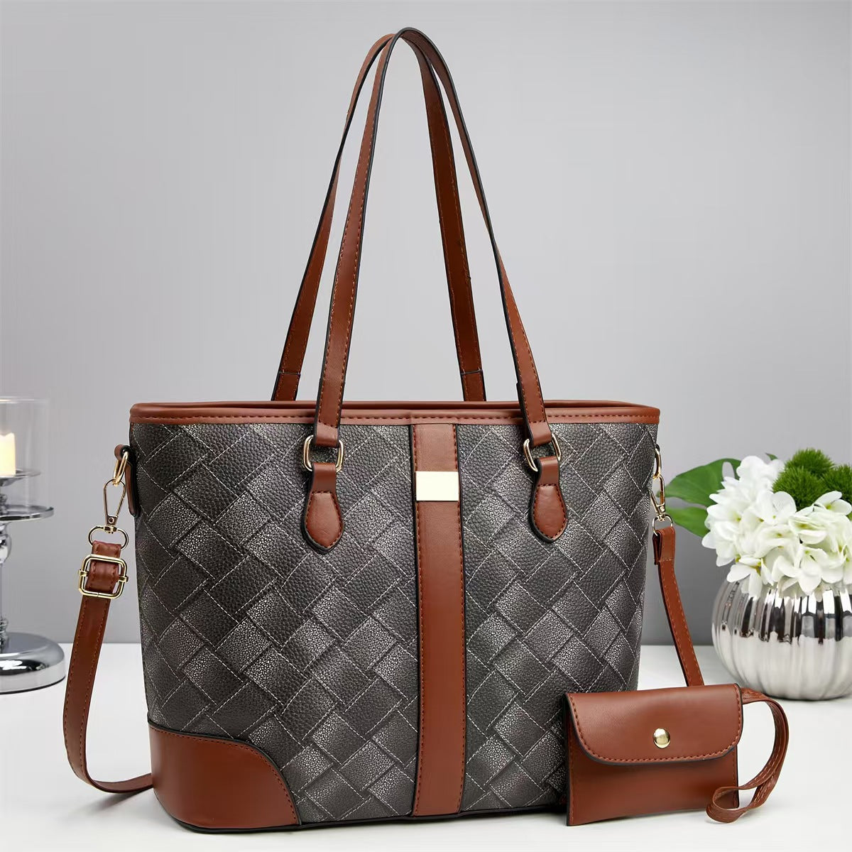 Women's Fashionable Son Mother Large Capacity Fashion Commuter Women's Handbag