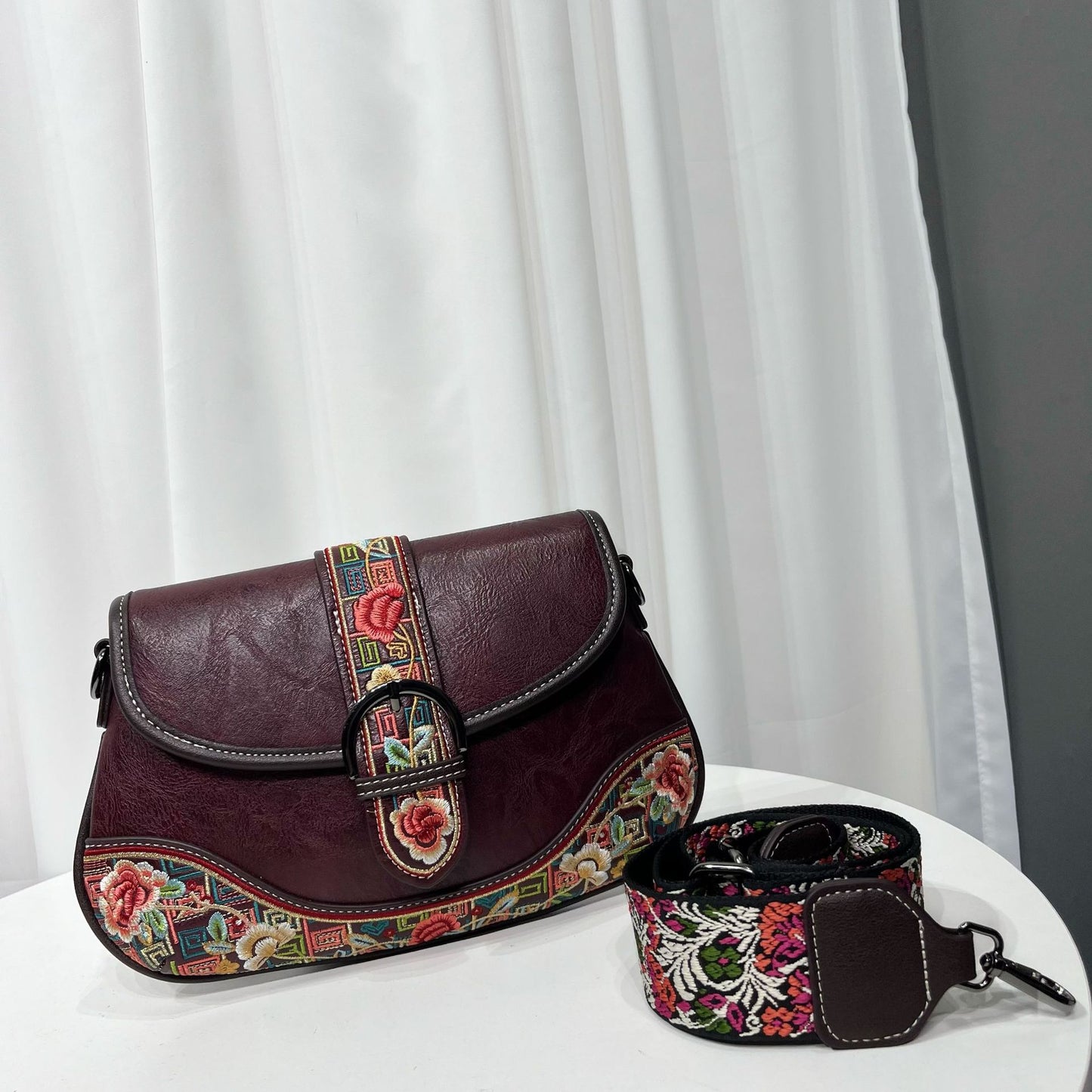 Women's Style Embroidery Texture Artistic Large Capacity Shoulder Bags