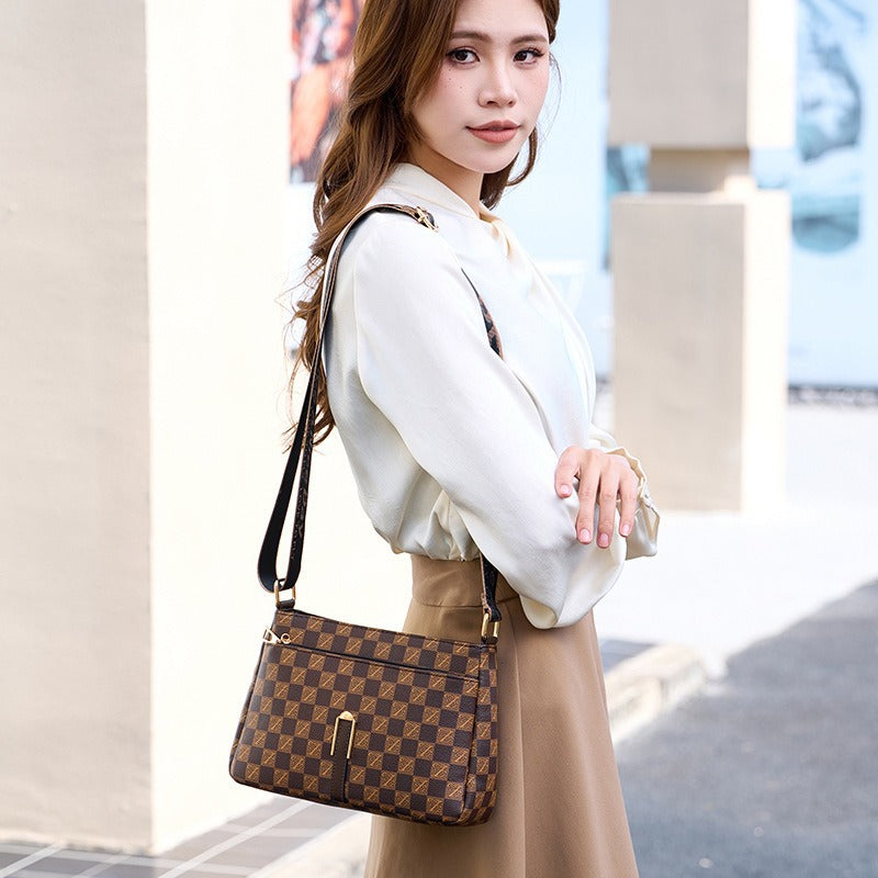Women's Fox Fashion Elegant Commuter High Sense Large Capacity Shoulder Bags