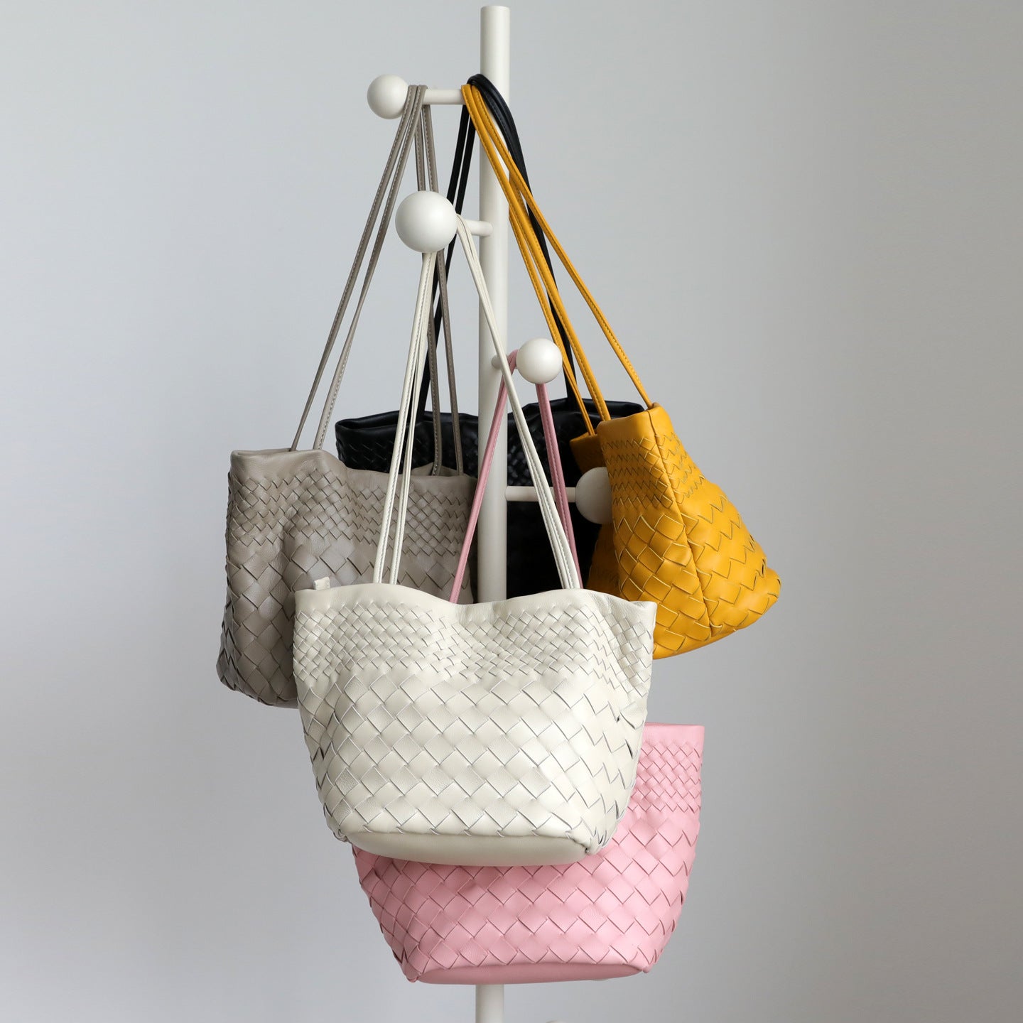 Women's Design Sheepskin Woven Underarm Literary Lazy Commuter Genuine Bucket Bag