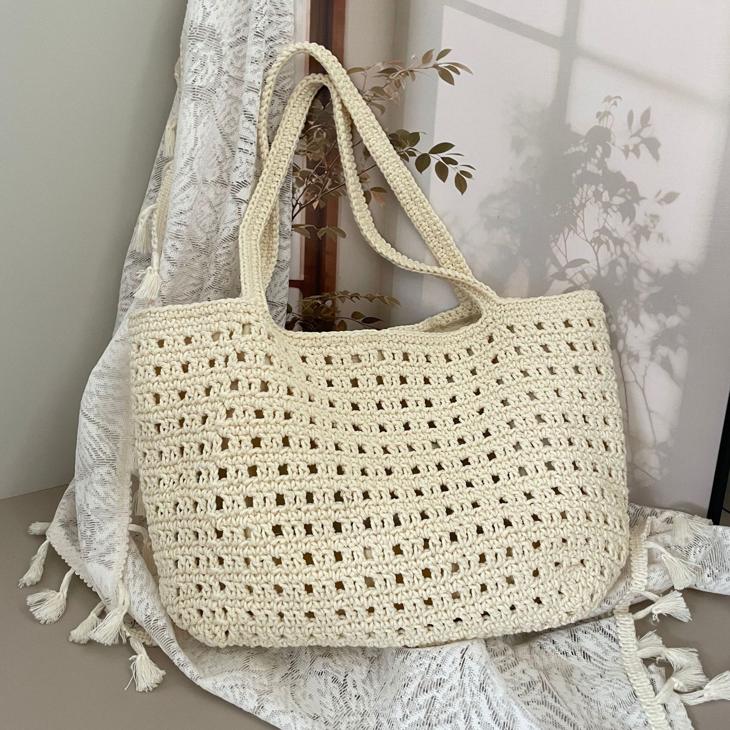 Women's Style Artistic Woven Large Capacity Lightweight Women's Handbag