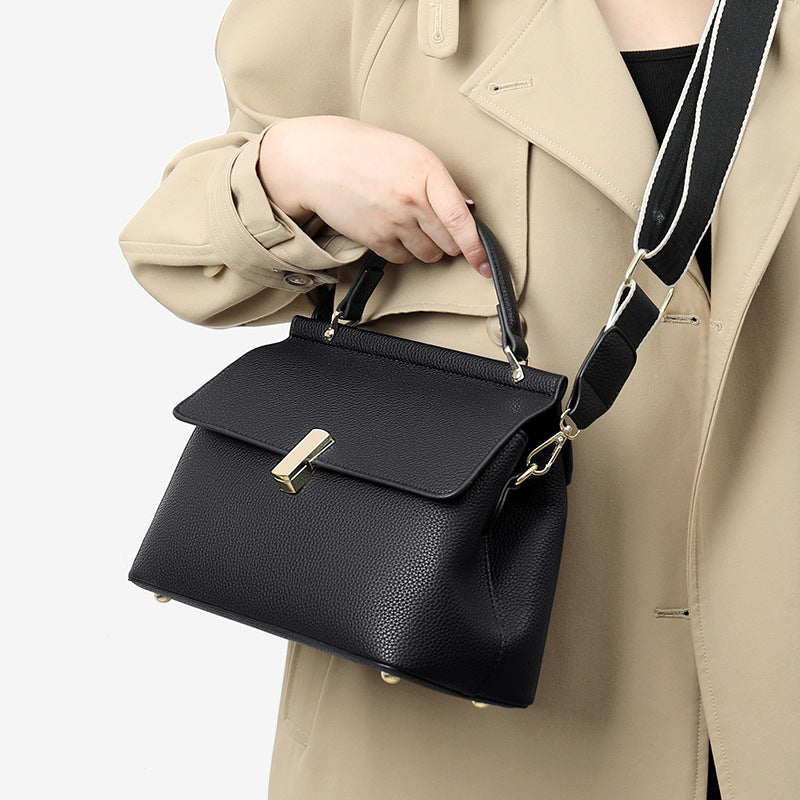 Women's Fashion Wide Strap High-grade Button Pouch Light Women's Messenger Bag