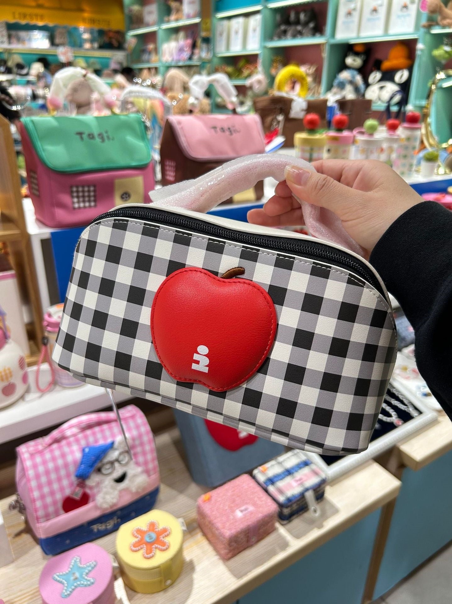 Imagine Apple Bulging Cute Waterproof Portable Cosmetic Bags